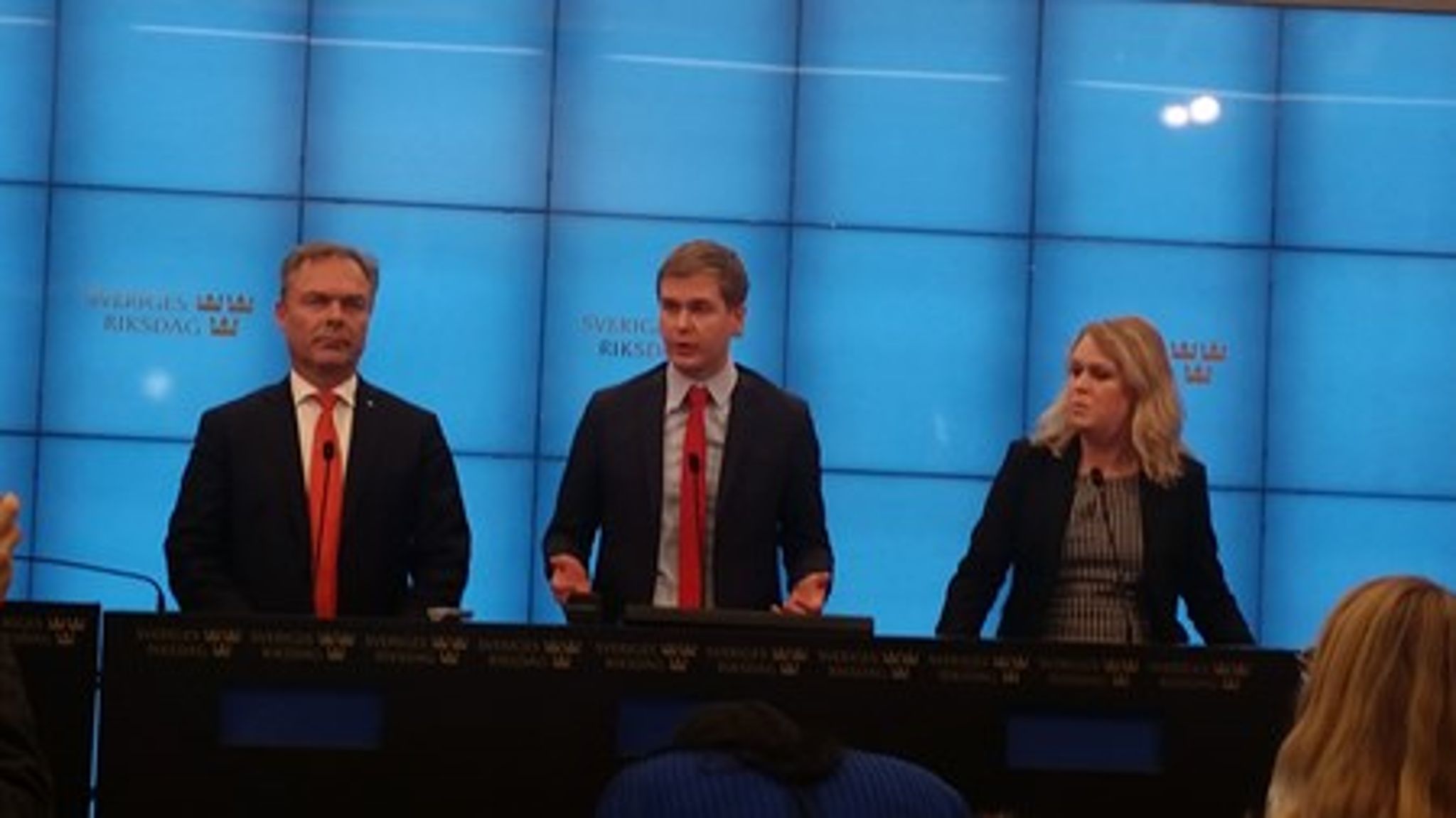 <b>Betygsuppgörelsen i februari. Då kom Alliansen och regeringen också </b><b>överens </b><b>om de nationella proven. Överenskommelsen presenterades av Folkpartiets ledare Jan Björklund, utbildningsminister Gustav Fridolin (MP) och utbildningsutskottets ordförande Lena Hallengren (S). </b>