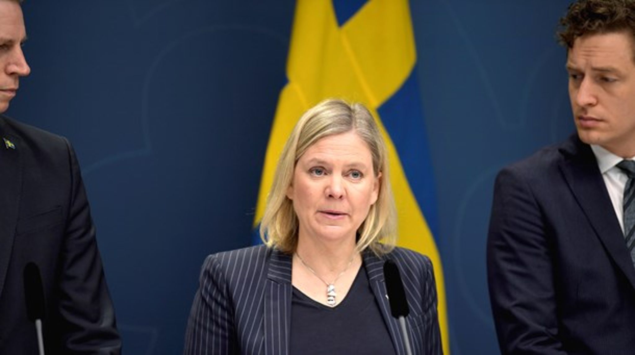 Finansmarknadsminister Per Bolund (MP) finansminister Magdalena Andersson (S), Emil Källström ekonomiskpolitisk talesperson i Centerpartiet, presenterar nya budgetåtgärder på torsdagsmorgonen. Även Mats Persson, ekonomiskpolitisk talesperson Liberalerna, deltog vid pressträffen.