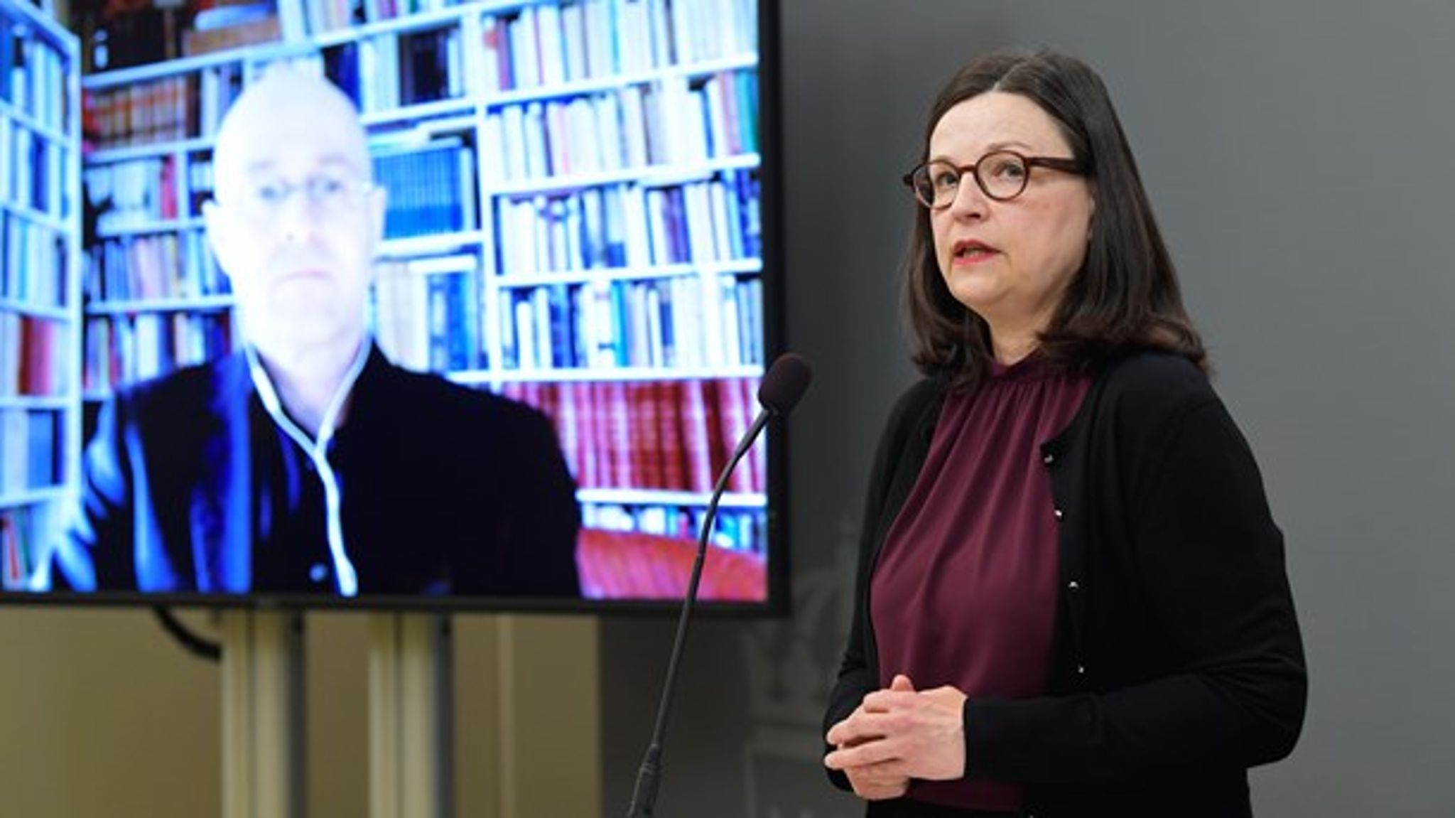 Särskild utredare Björn Åstrand och utbildningsminister Anna Ekström (S) på måndagens pressträff.