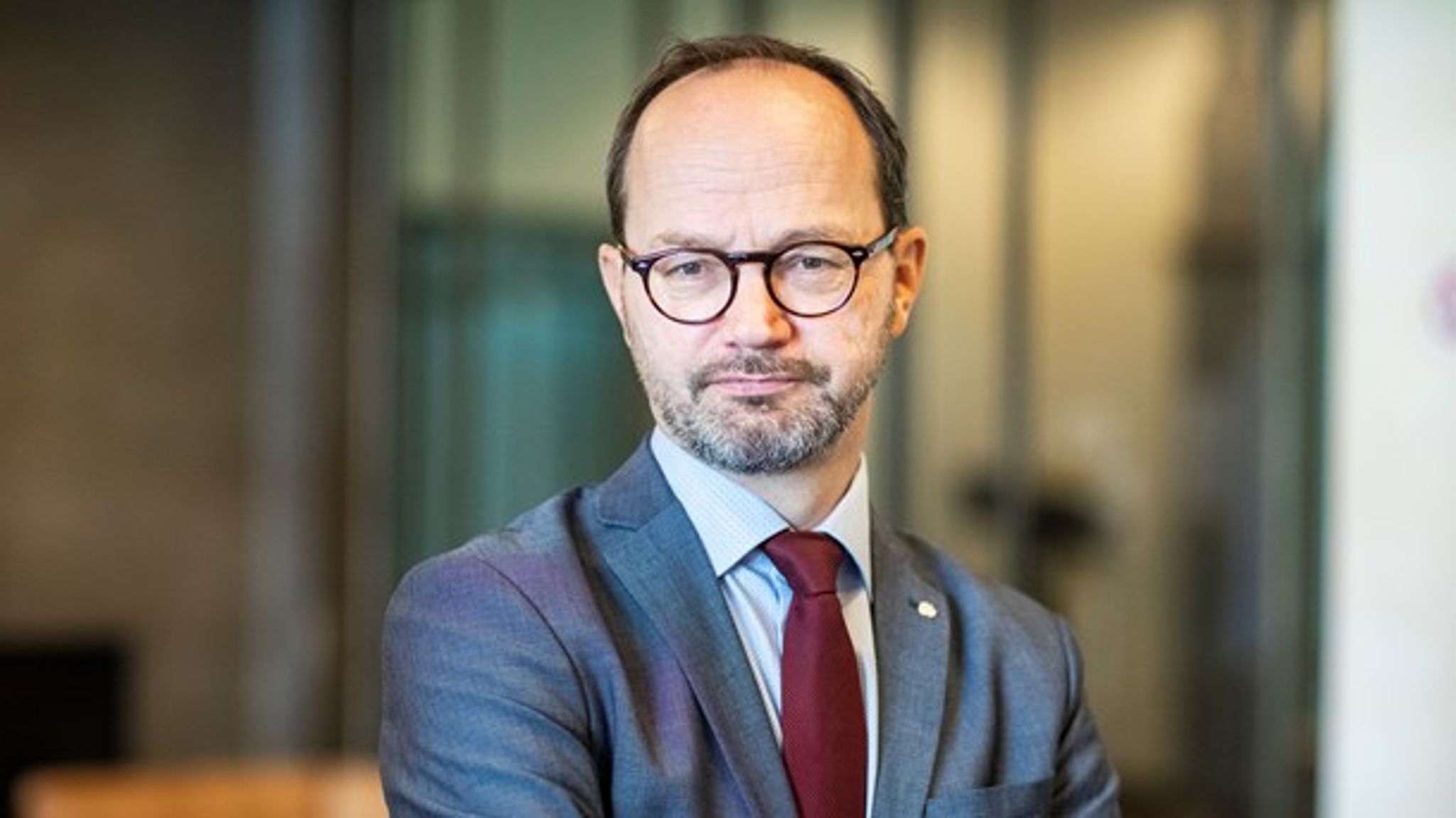 Tomas Eneroth (S) vill se mer nattågsresande, men inte ge besked om nya fräschare vagnar. <br>