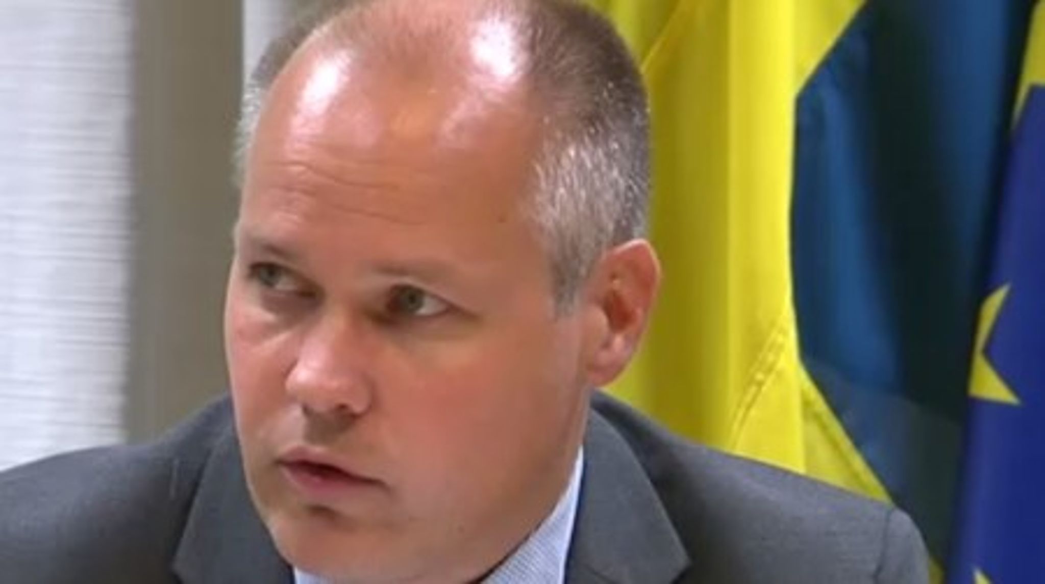 Morgan Johansson är inte främmande för att en kvalificerad majoritet av länderna i ministerrådet driver igenom kommissionens förslag om att fördela flyktingar.