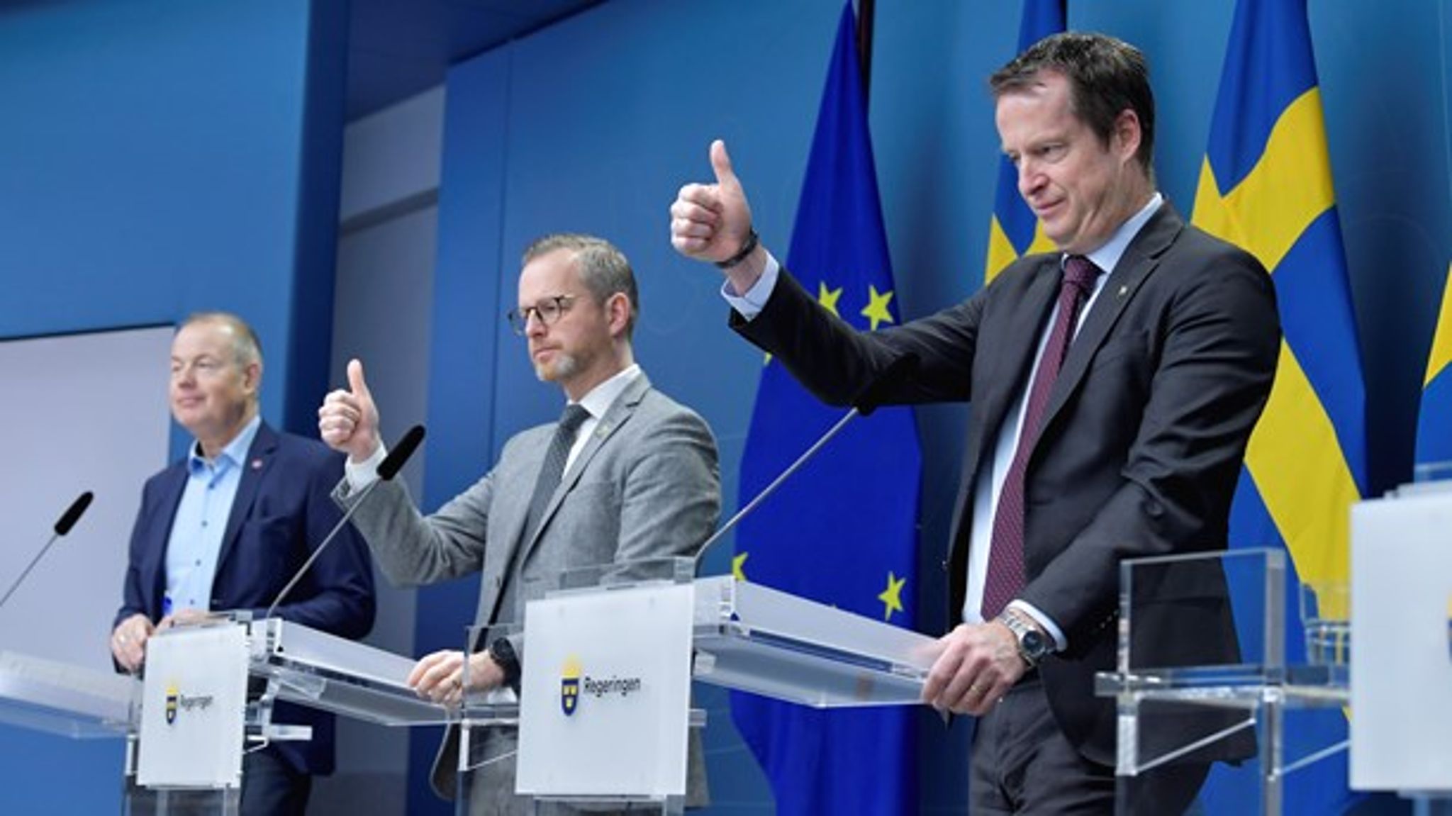 Morgan Olofsson, MSB, inrikesminister Mikael Damberg (S) och digitaliseringsminister Anders Ygeman (S) på pressträff om sms.
