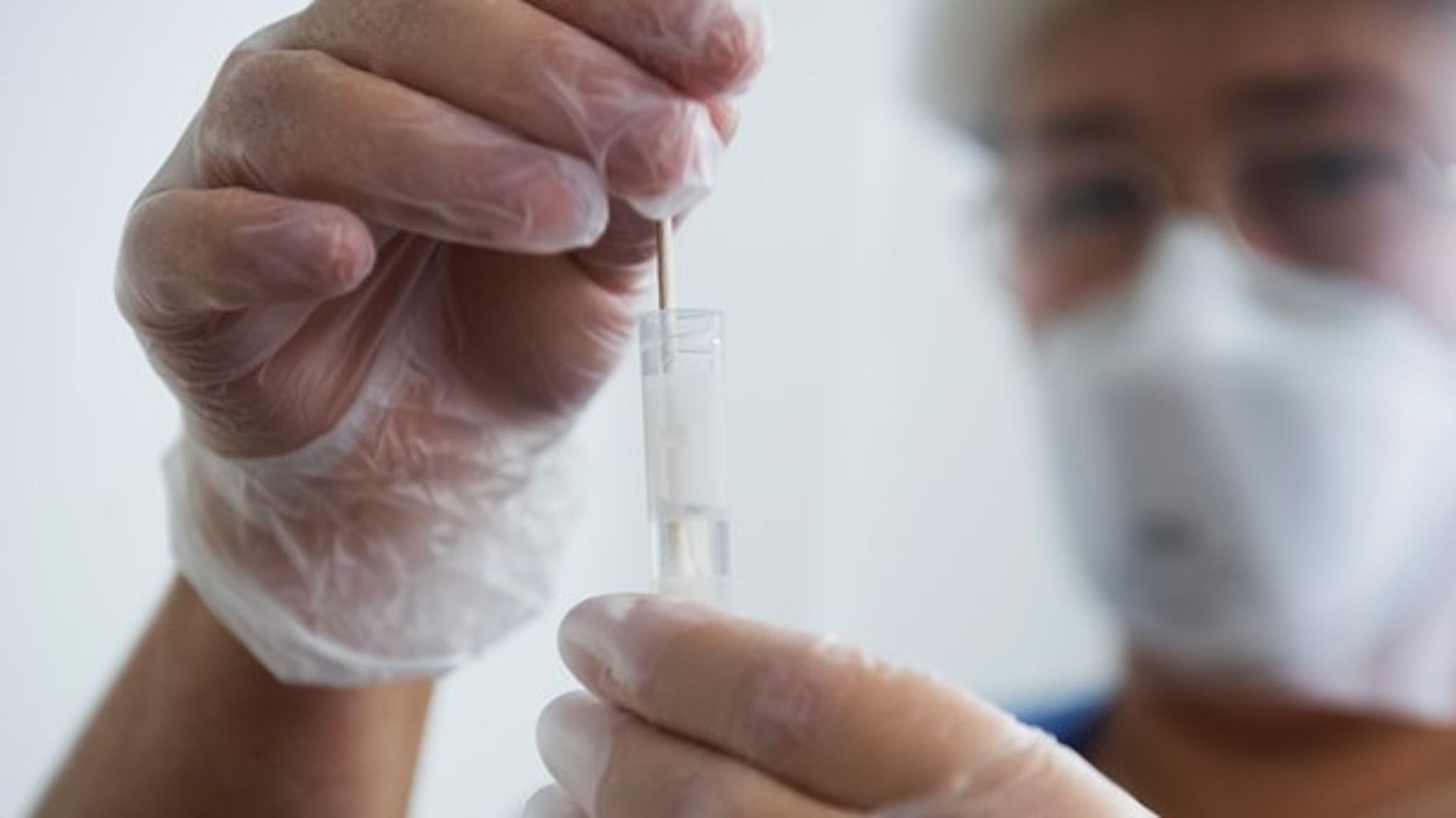 "Det finns tillräckligt många sjuksköterskor i Sverige i dag, men arbetsgivare behöver göra allt de kan för att behålla sjuksköterskor i den patientnära vården."
