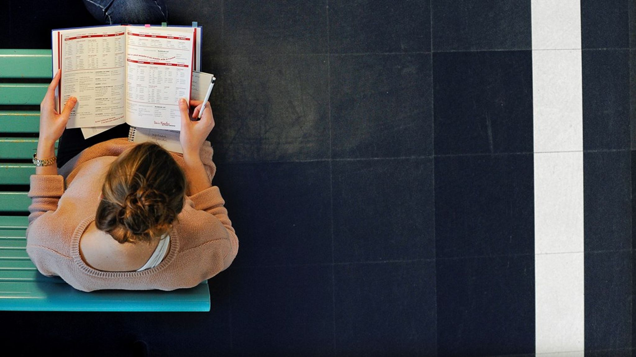 För att restriktionerna ska kunna efterlevas utan att göra avkall på studiekvaliteten kommer lärosätena behöva anpassa undervisningen. Det kräver&nbsp;utökade resurser, skriver debattörerna.&nbsp;