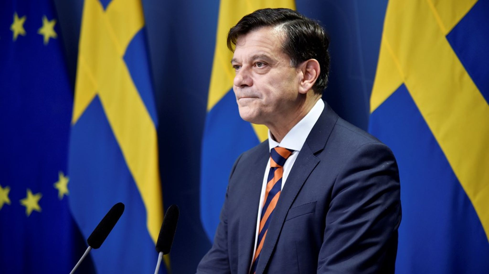 Henrik Landerholm sände bland annat ut beskrivningar om Sveriges evakuering i Afghanistan från sin privata mail. 