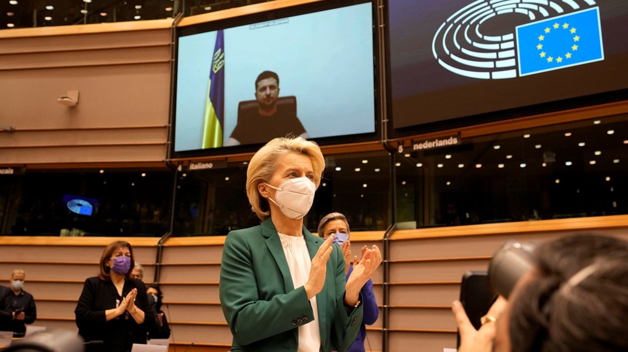 Volodymyr Zelenskyj har upprepade gånger de senaste dagarna brådskande bett EU-länderna om at ge dem en snabb väg mot EU-medlemskap.