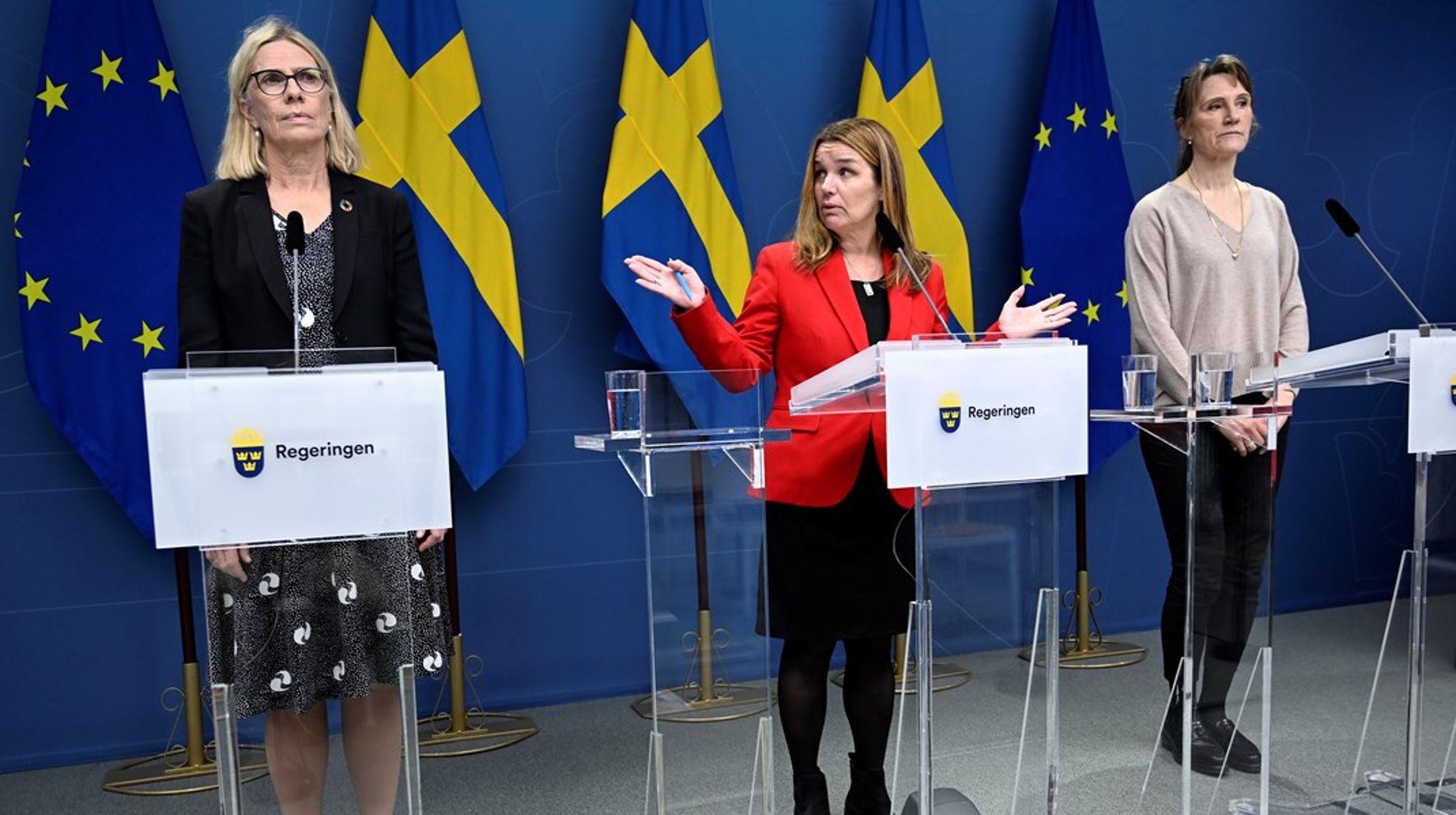 Landsbygdsminister Anna-Caren Sätherberg (S) höll pressträff om&nbsp;livsmedelsberedskap tillsammans med Jordbruksverkets gd Christina Nordin (till höger) och Livsmedelsverkets gd Annica Sohlström (till vänster).