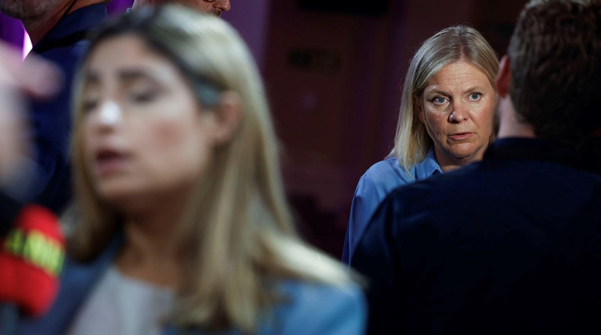 Vänsterpartiets partiledare Nooshi Dadgostar och statsminister Magdalena Andersson (S).