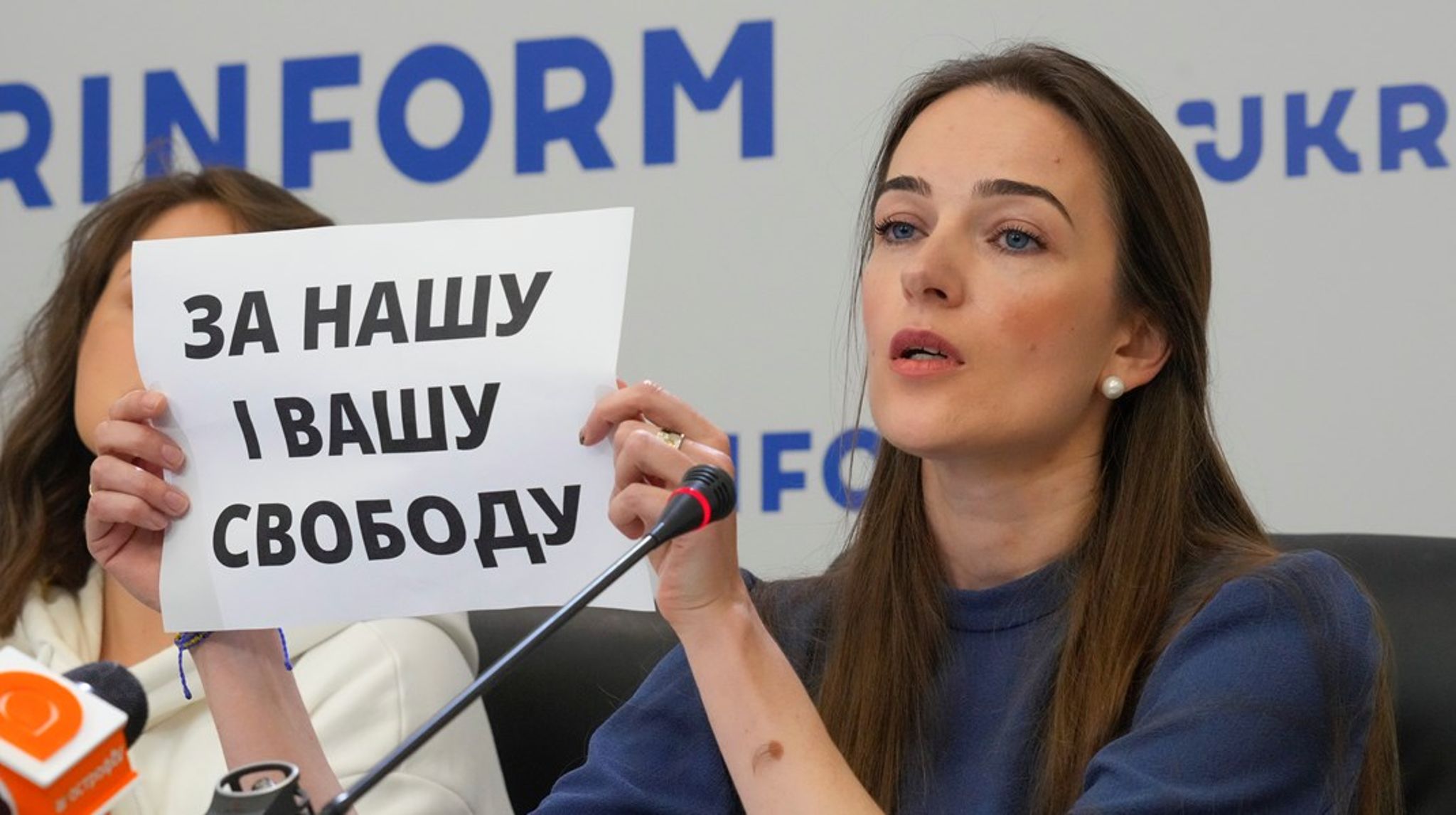 ”För vår och er frihet”. Oleksandra Matvijtjuk, ordförande för den ukrainska organisationen Center
for Civil Liberties, vid en presskonferens efter att det stod klart att de får Nobels fredspris 2022. 