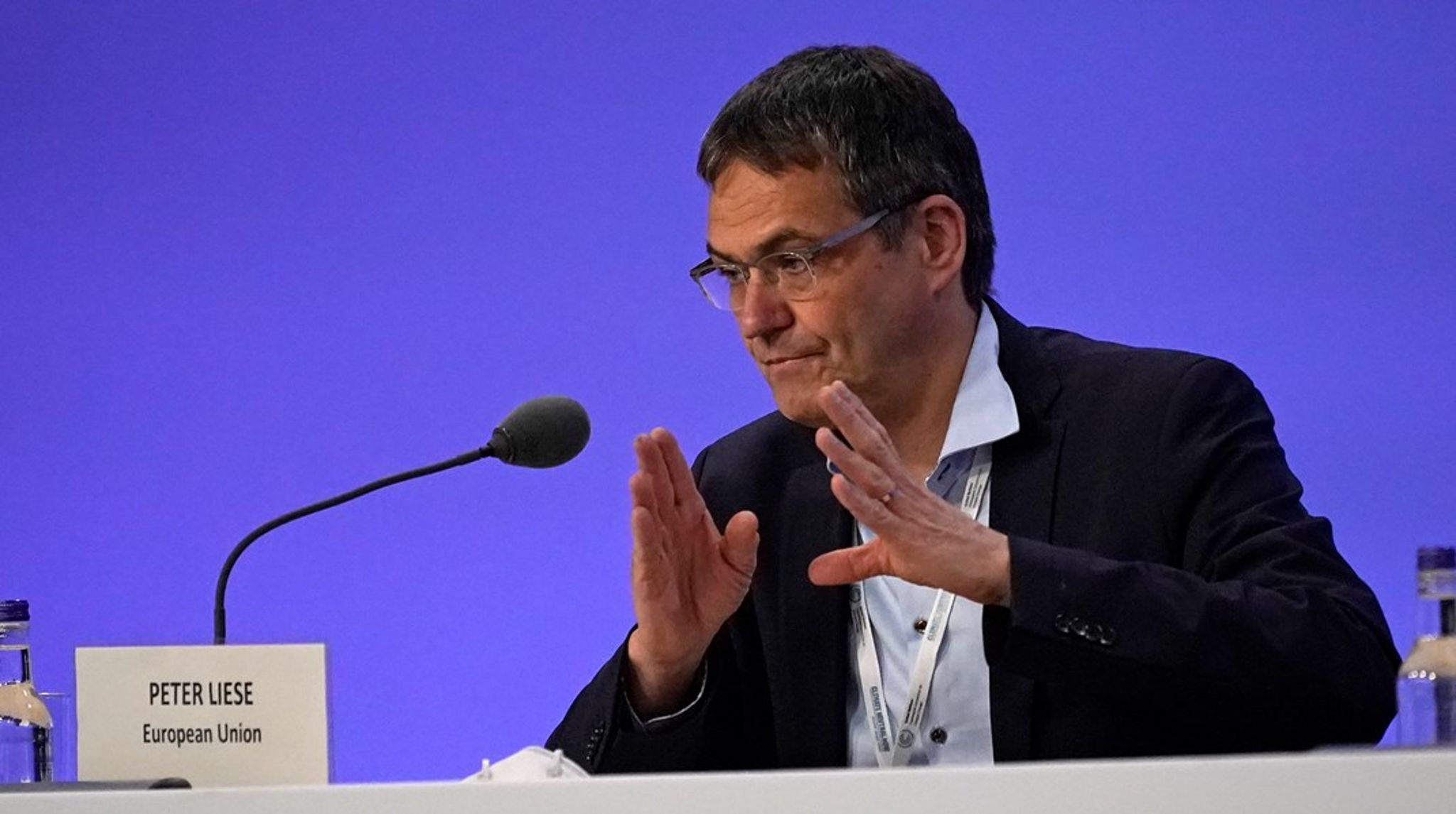”Uppgörelsen ger andrum för medborgare och industrin i svåra tider och ger en
tydlig signal till europeisk industri att det lönar sig att investera i
grön teknik”, kommenterar Peter Liese, EU-parlamentets förhandlare.