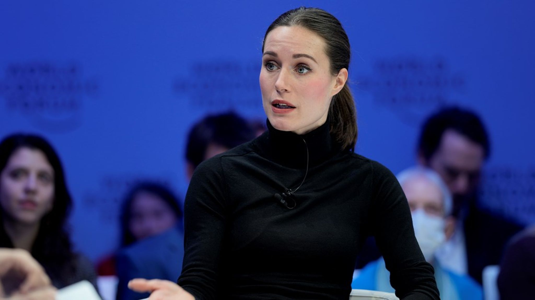 Finska regeringen och statsminister Sanna Marin följer inte sin egen klimatlag, enligt miljörörelsen. Påståendet&nbsp;är värt att syna i sömmarna, enligt landets högsta förvaltningsdomstol.