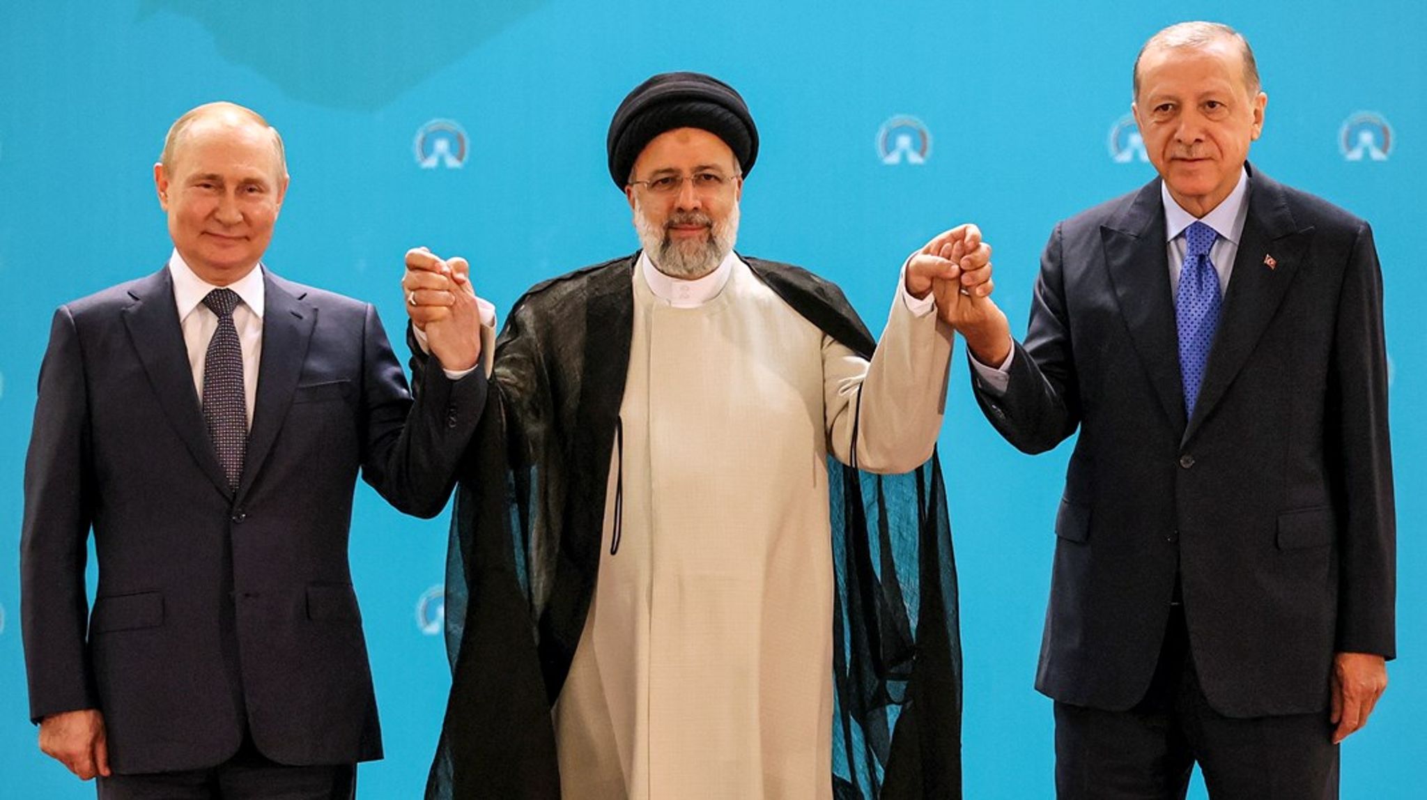 Turkiets president Recep Tayyip Erdoğan skakar hand med despoter och diktatorer som Rysslands Vladimir Putin och Irans president Ebrahim Raisi samtidigt som övriga Nato försöker hjälpa Ukraina. Hör verkligen Turkiet hemma i Nato? Det frågar sig militäranalytikern Jens Wenzel Kristoffersen.