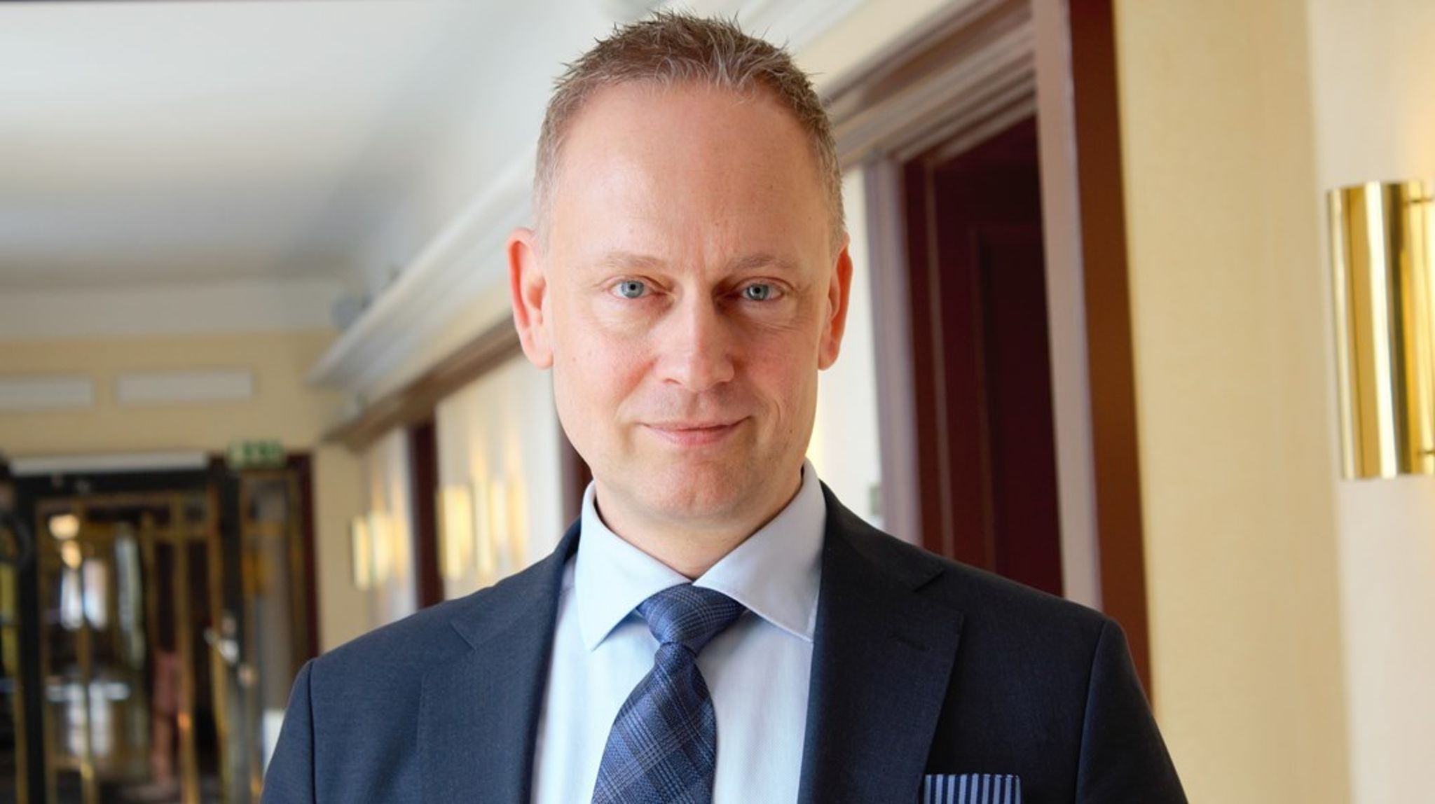 Sedan i slutet på oktober är Johan Davidson statssekreterare på nya infrastruktur och landsbygdsdepartementet där bostadsfrågorna ligger.&nbsp;
