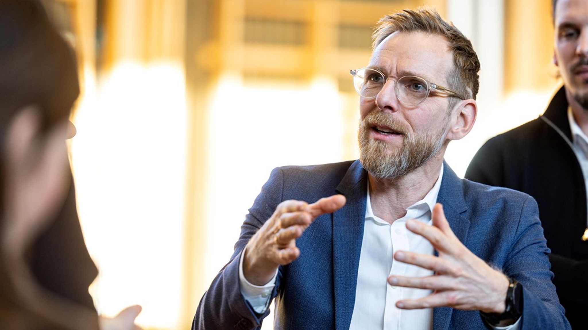 Ett primärvårdsregister kan bland annat användas för att jämföra vården mellan olika regioner.&nbsp;Socialminister Jakob Forssmed (KD) går nu flera myndigheter till mötes.