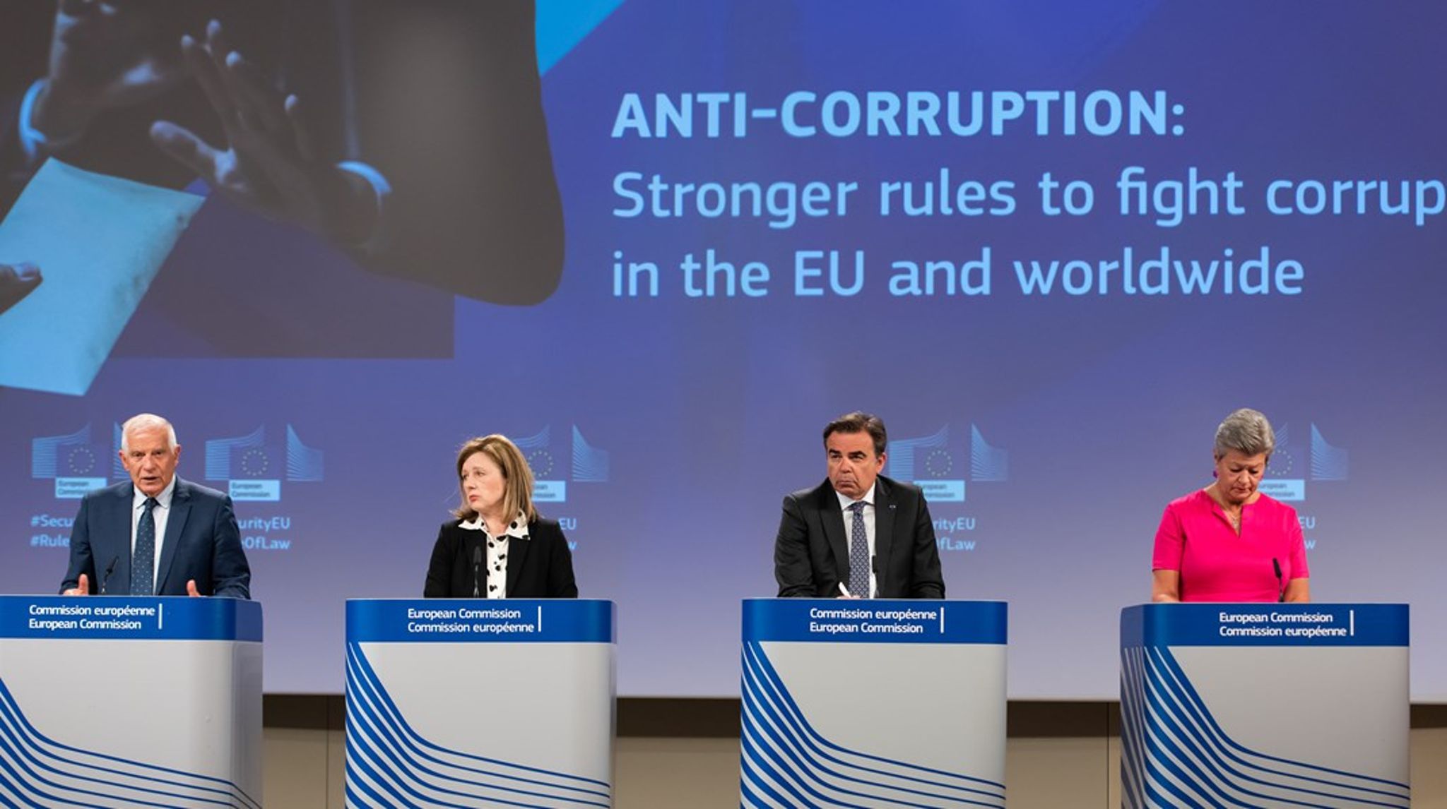EU:s utrikeschef Josep Borrell Fontelles, vice-ordföranden för EU-kommissionen Vĕra Jourová och Margaritis Schinas samt EU:s inrikeskommissionär Ylva Johansson presenterade tillsammans förslaget som ska stärka EU:s kamp mot korruption. 