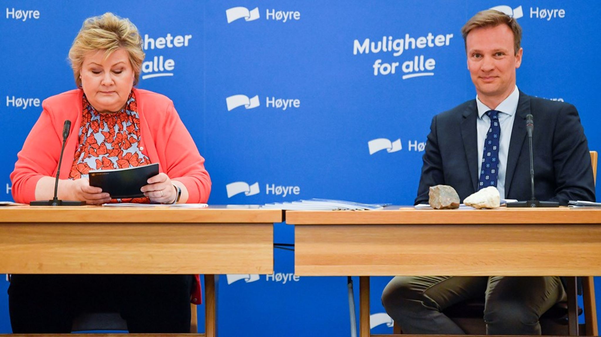 Konservativa Høyres partiledare Erna Solberg och partikollegan Bård Ludvig Thorheim presenterar partiets nya mineralstrategi.