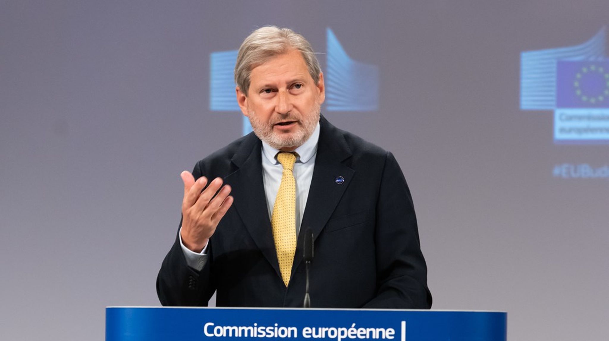 EU:s budgetkommissionär Johannes Hahn presenterade på tisdagen en översyn av unionens flerårsbudget – och bad EU-länderna att skjuta till med ytterligare 780 miljarder kronor. 