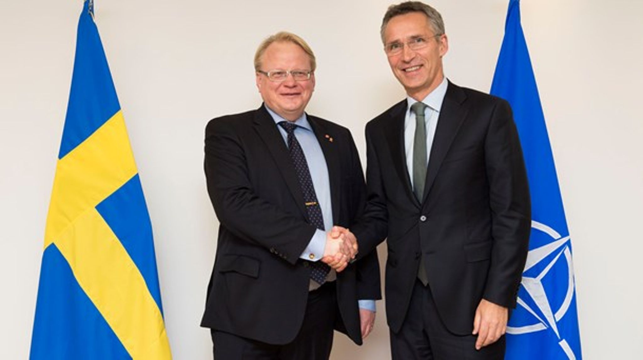 Jens Stoltenberg, Natos generalsekreterare, och försvarsminister Peter Hultqvist, vid ett möte i november 2014.