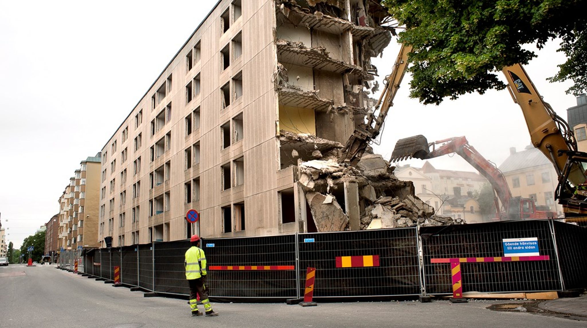Ett av de stöd som Boverket påtalat för regeringen att man kan slopa är stödet till kommuner med svag bostadsmarknad som vill avveckla sina fastigheter, till exempel genom att riva dem. Trots det ligger stödet kvar på samma nivå även för 2024. <br>
