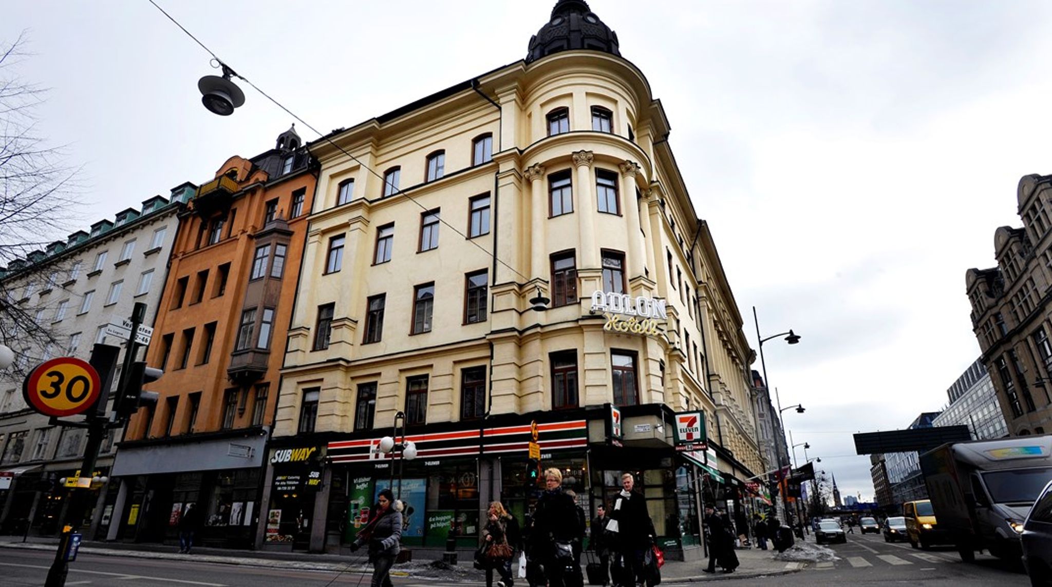 Sverigedemokraterna driver frågan om klassisk arkitektur. I en motion till SKRs stämma i veckan föreslår de att en undersökning görs av hur människor ställer sig till arkitekturstilen. 