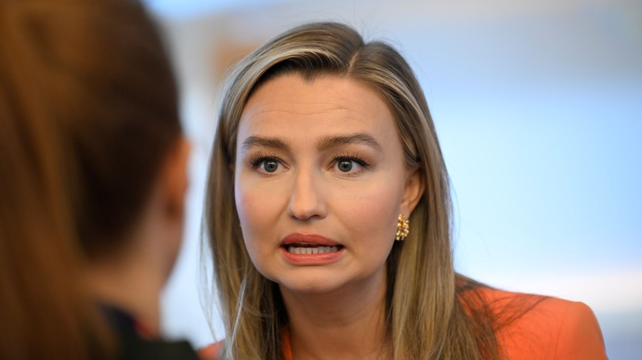 Ansvarig minister Ebba Busch (KD) menar att förslaget som regeringen förhandlade fram angående EPBD blev en förbättring från ursprungsförslaget, men det var inte tillräckligt för att regeringen skulle rösta ja i ministerrådet.&nbsp;