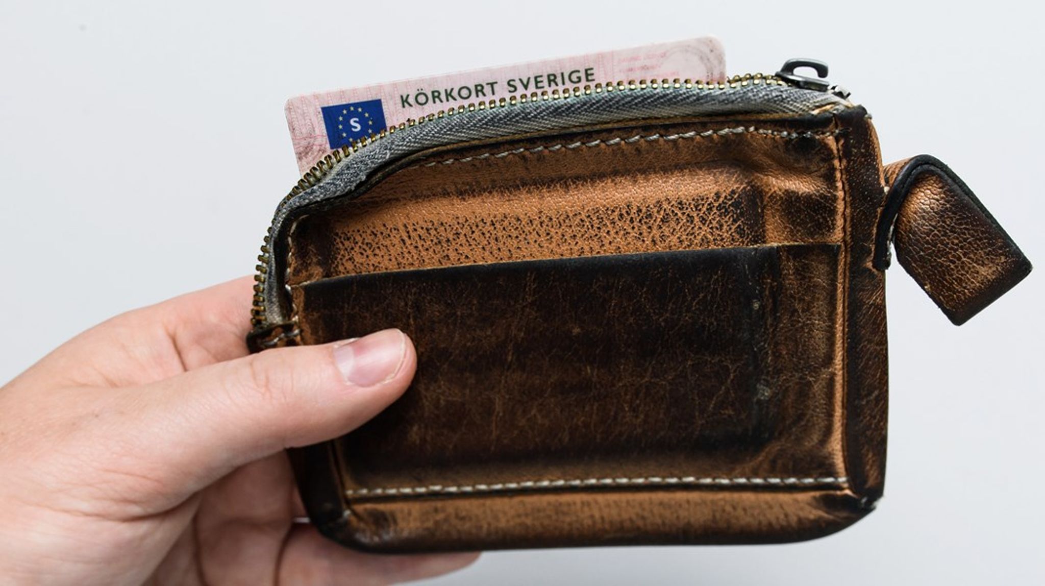 I stället för en fysisk, ska den digitala motsvarigheten finnas på plats om några år. Men det är oklart om samma slitna läderkänsla kan uppnås. <br>