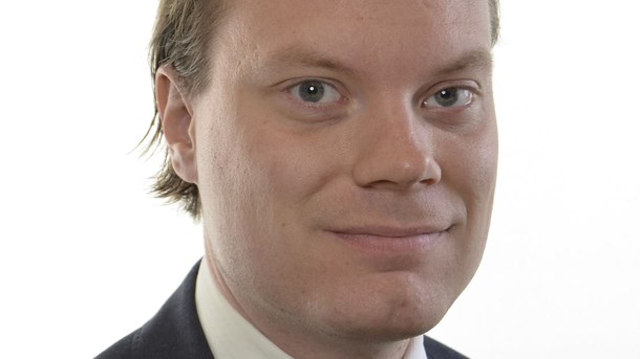 SMHI för mycket energi på att opinionsbilda, enligt partietws miljöpolitiska talesperson Martin Kinnunen. "Forskningen används till opinionsbildande verksamhet" säger han.