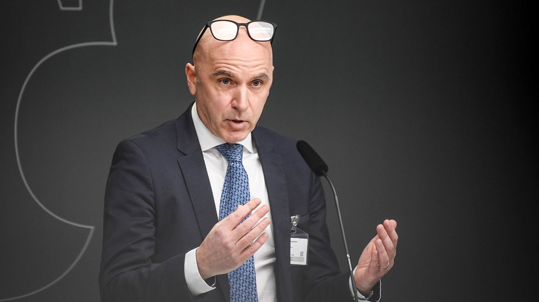 Det är för krångligt för brottsoffer att få ut sitt skadestånd, enligt särskilda utredaren Johan Danelius. I stället ska brottsoffer kunna gå direkt till Brottsoffermyndigheten.