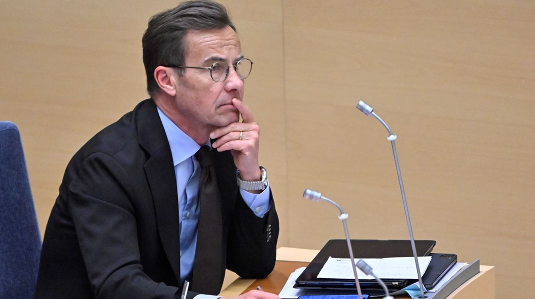 Att Ulf Kristersson ens är statsminister är ett svek mot adopterade, skriver debattören. 