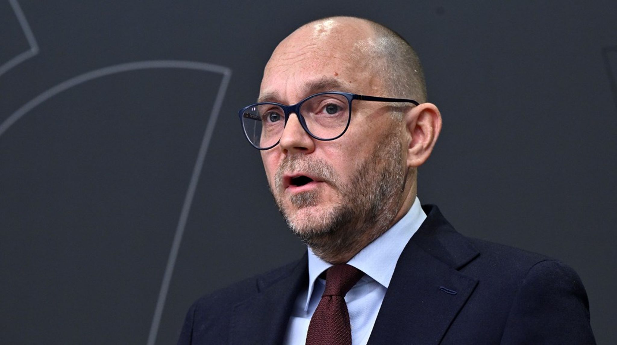 ”Vi är försiktigt positiva till dagens besked som visar att det finns gränser för hur EU kan lägga sig i den svenska modellen”, säger arbetsmarknadsminister Johan Britz (L) till Altinget. 