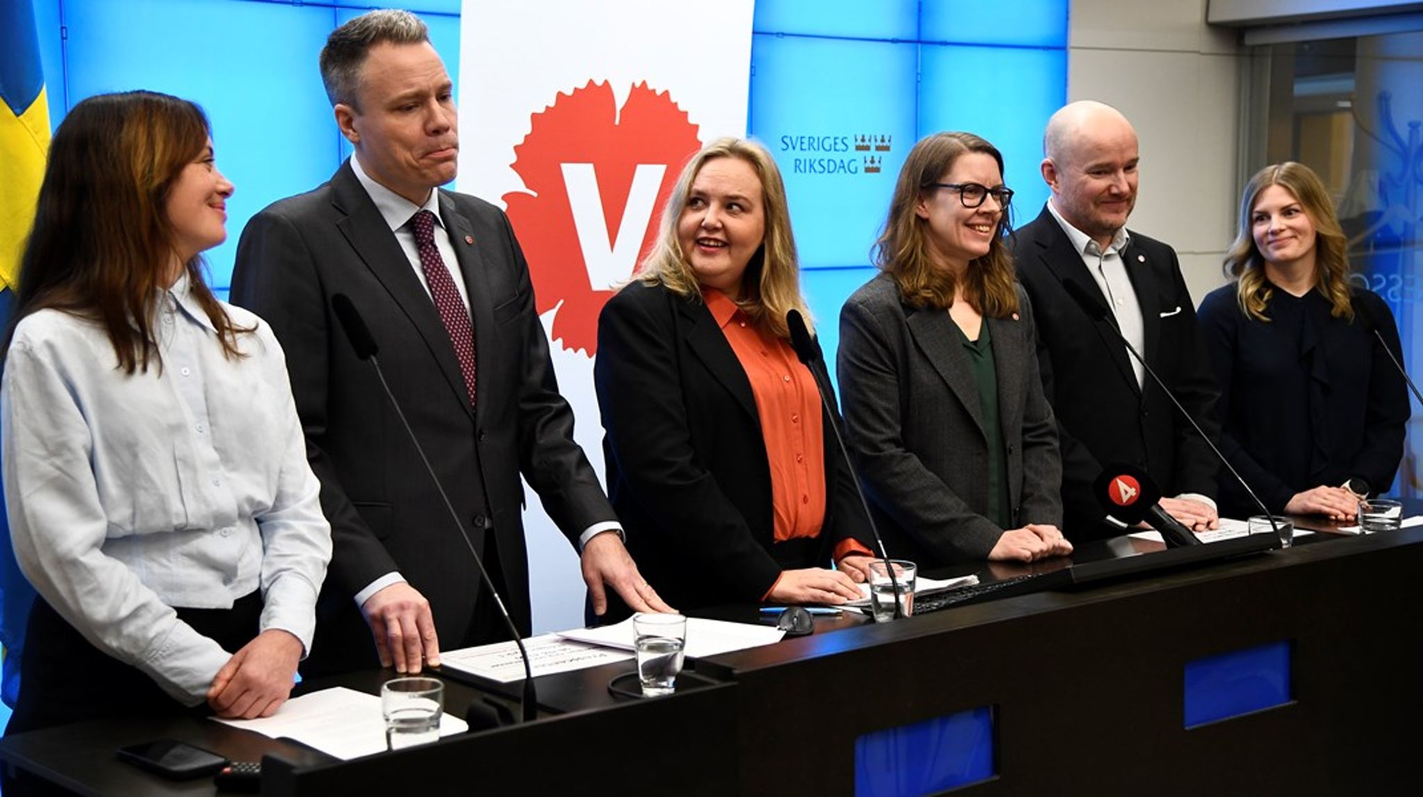 Ida Gabrielsson, vice partiledare och ekonomisk-politisk talesperson, ska leda Vänsterpartiets nya arbetsgrupp. Från vänster: Maria Garmer, Daniel Bernmar,&nbsp;Linda Jonsson, Tobias Smedberg och&nbsp;Sandra Sönnergren.