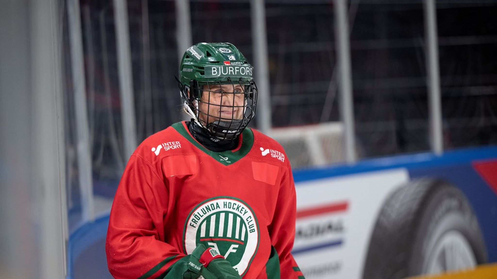 Hanna OIsson spelar med regerande svenska mästarna Frölunda HC i SDHL. Damidrotten kan vara en av vinnarna vid ändrade regler för sponsring.