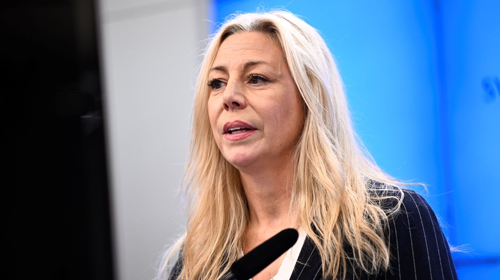 Linda Lindberg (SD) presenterar ett av Sverigedemokraternas vallöften: en bredare tandvårdsreform.