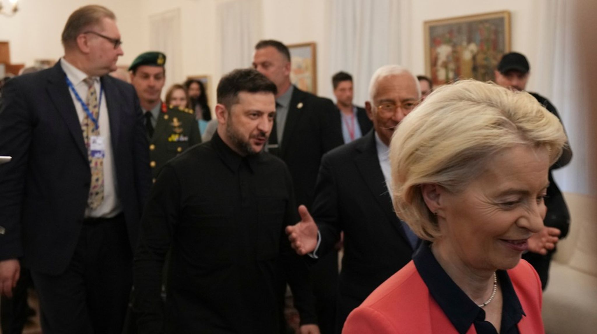 ”Inga politiker eller någon inom EU kommer att säga det öppet, men Ukraina kommer inte att ha en hållbar långsiktig skuld om man inte i något läge gör en en skuldomförhandling”, säger <b></b>Torbjörn Becker, direktör vid östekonomiska institutet på Handelshögskolan i Stockholm.