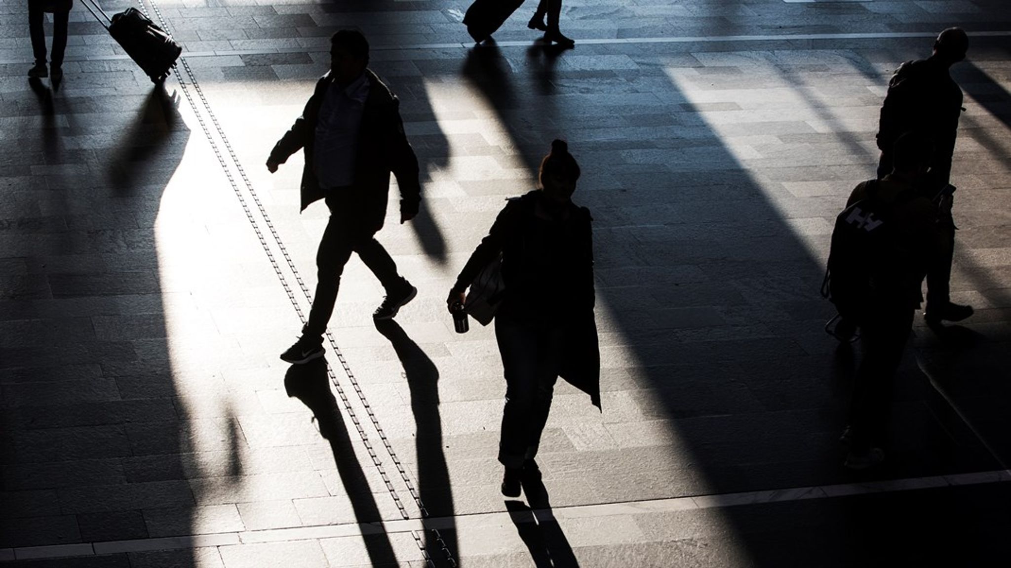 Riksrevisionen konstaterar att fler fall av infiltration kan upptäckas om myndigheterna blir bättre på att ställa känsliga frågor till medarbetarna om bland annat privatlivet och ekonomi.