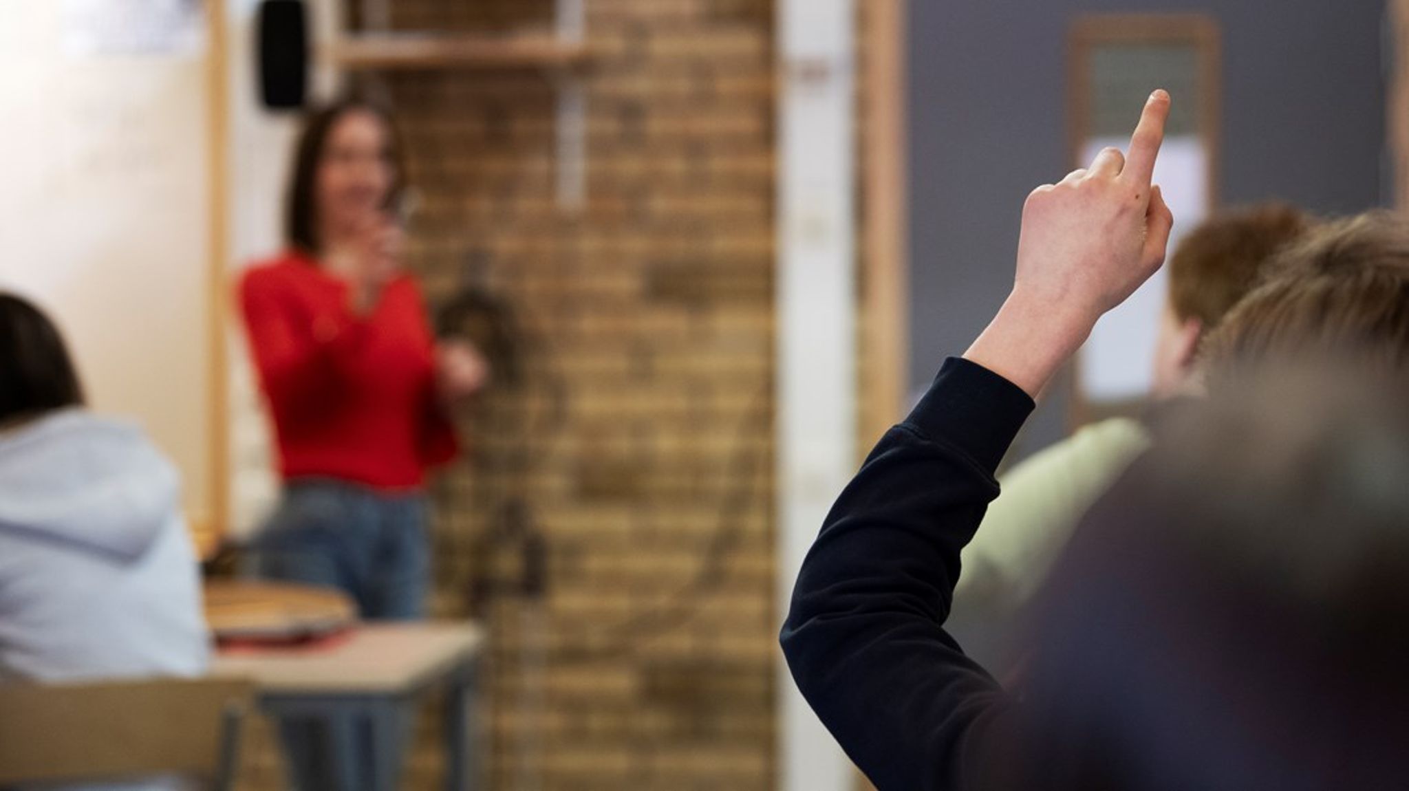 Ska lärare i friskolor omfattas av det nya brottet missbruk av offentlig ställning?