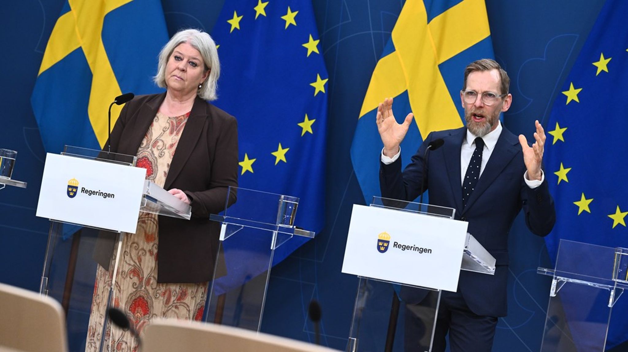 Både socialtjänstminister Camilla Waltersson Grönvall och socialminister Jakob Forssmed poängterar att de lagändringar som nu föreslås markerar ett skifte i synen på samsjuklighet. 