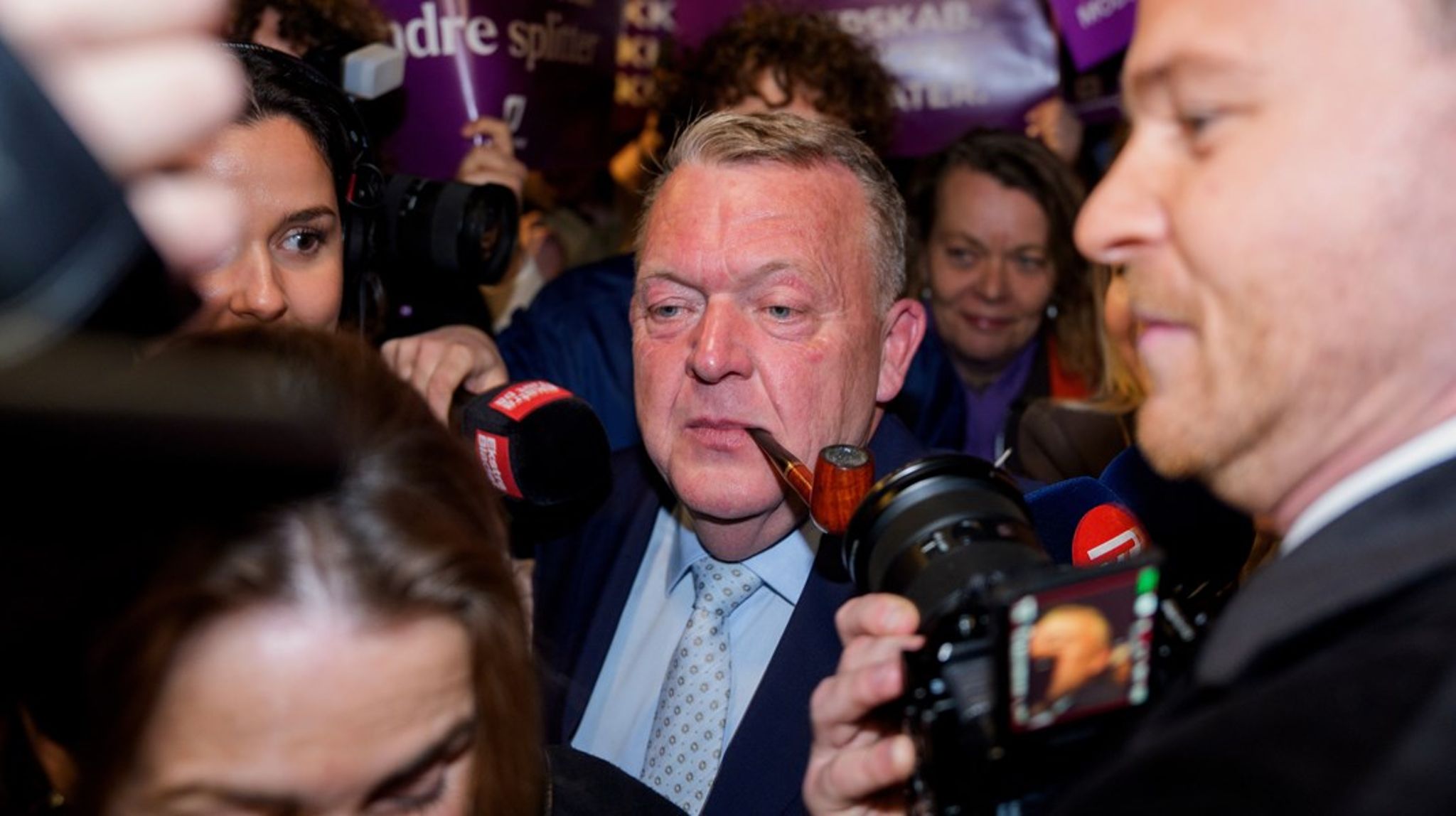 Lars Løkke Rasmussens Moderaterne tillhör inte något av blocken.