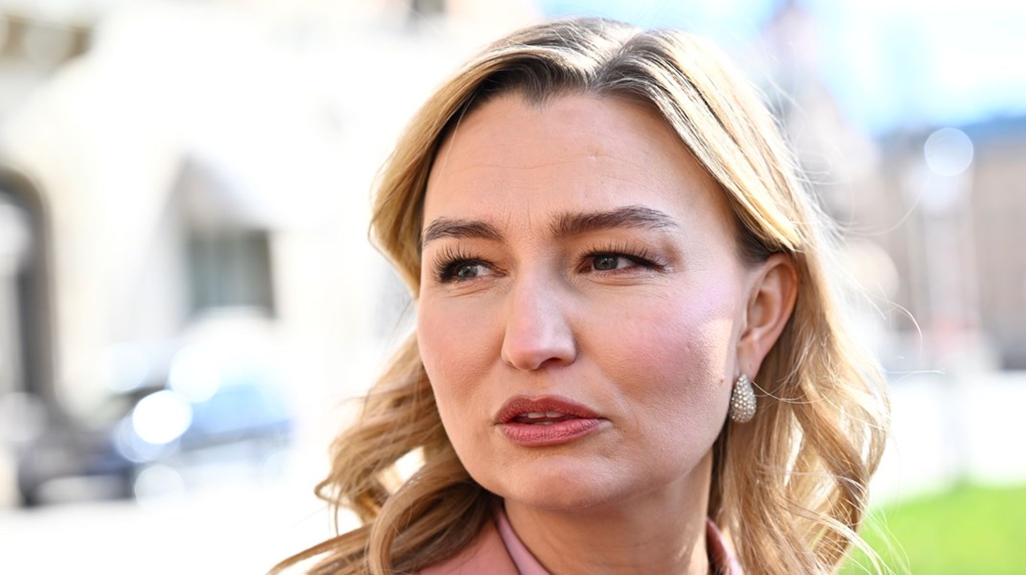 Nytt grus i vindkraftsmaskineriet för Ebba Busch?