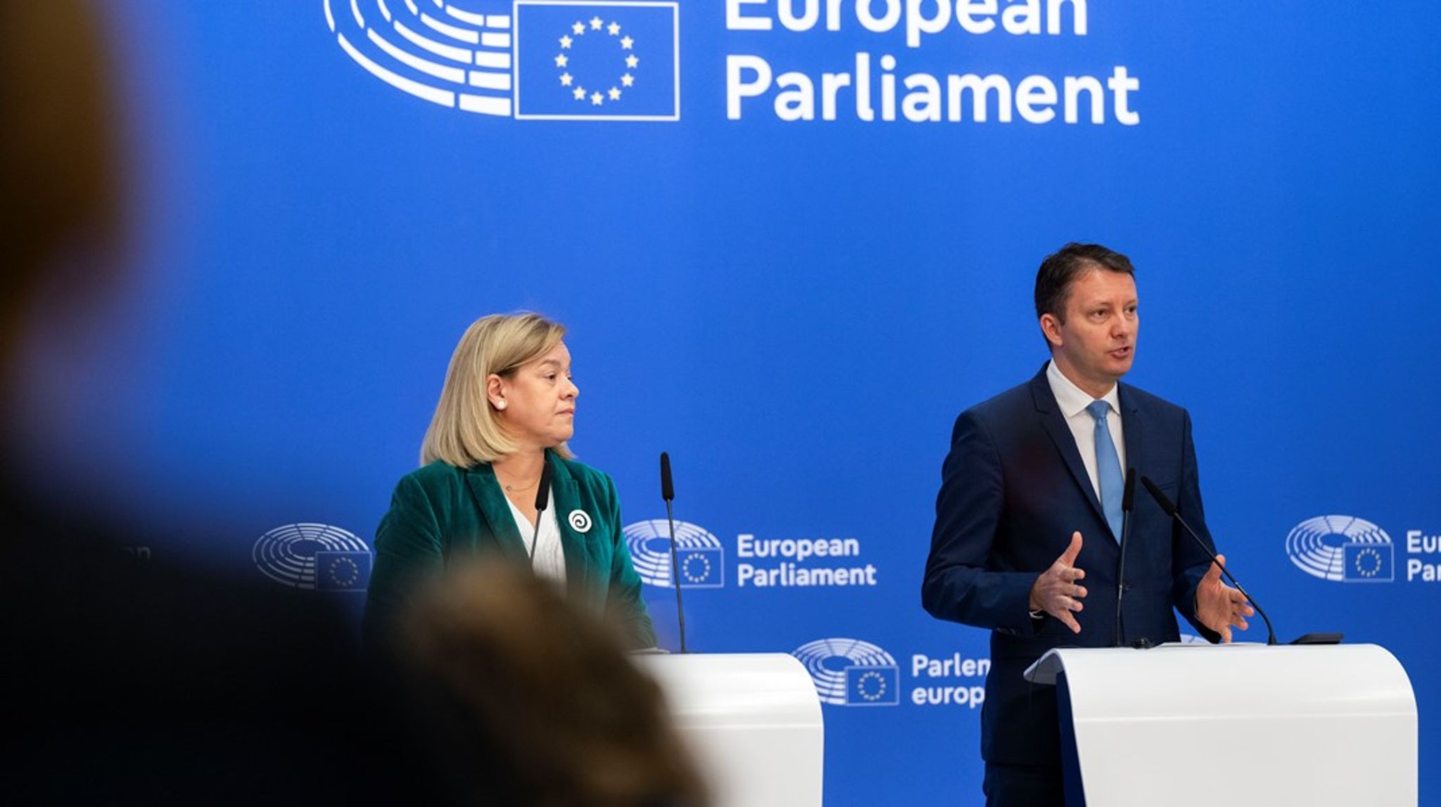 ”Vi föreslår en budget som är tillräcklig och förutsägbar”, säger EU-parlamentarikern Siegfried
Mureşan, som tillsammans med Carla
Tavares är ansvarig för parlamentets förhandlingsmandat kring
EU:s nästa långtidsbudget. 