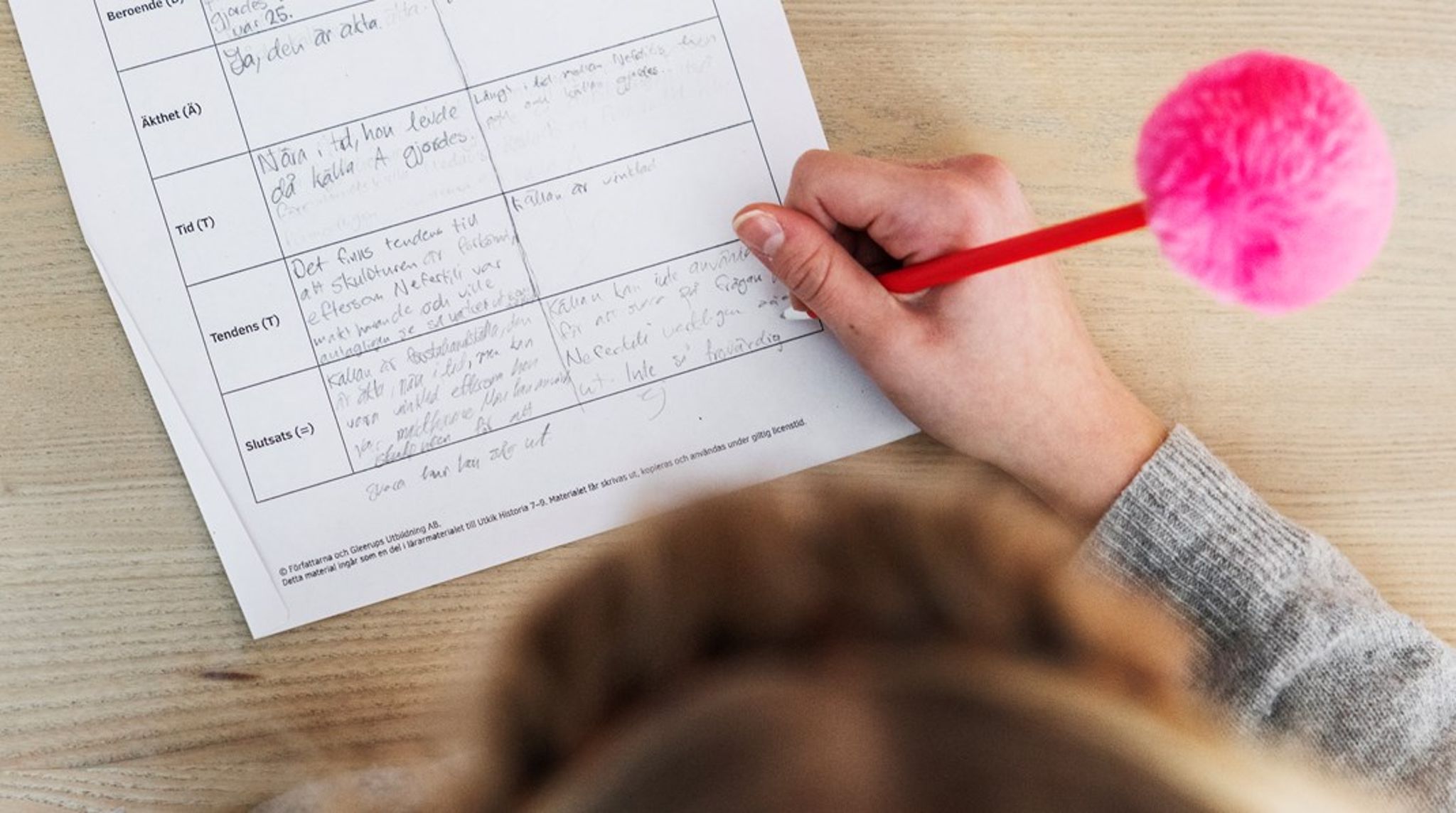 Skolverket ser en risk att likvärdigheten påverkas när vissa skolor kommer skriva digitala prov medan andra skriver pappersprov.