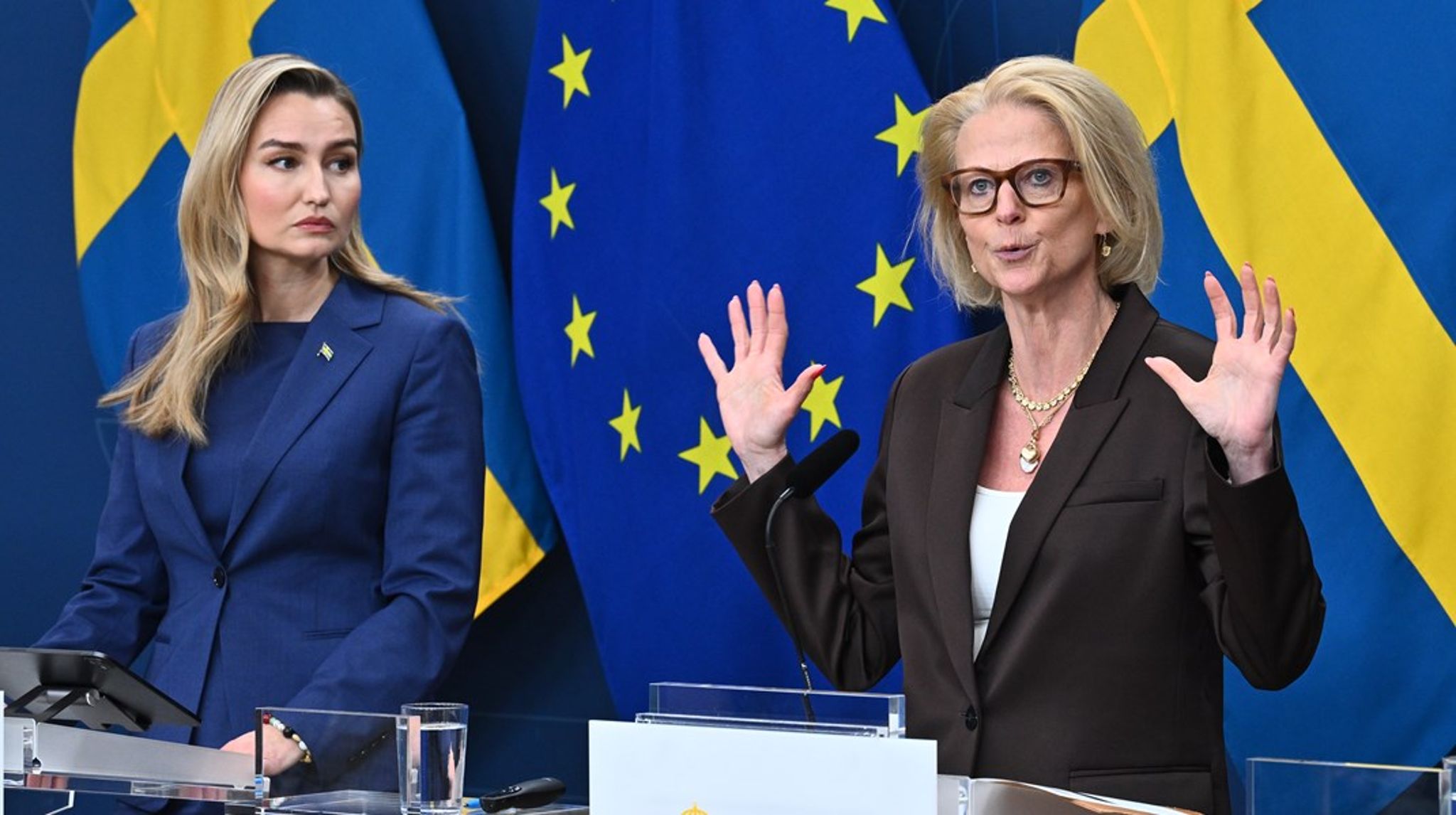 Energi- och näringsminister Ebba Busch (KD) och finansminister Elisabet Svantesson (M) berättar om krispaketet på 17,5 miljarder, ett paket vars innehåll regeringen tänker avslöja efterhand.