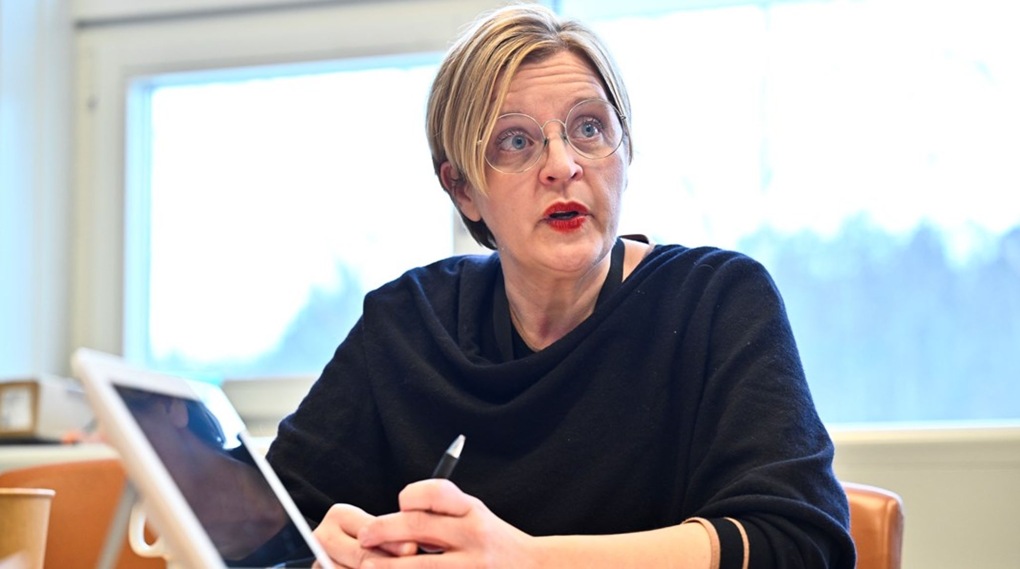 63 procent av medarbetarna på Sida som deltagit i undersökningen uppger en oro för negativa konsekvenser som ett hinder för att lyfta kritik. Vikarierande generaldirektör Hanna Hellquist säger att ledningen behöver agera om tryggheten brister.