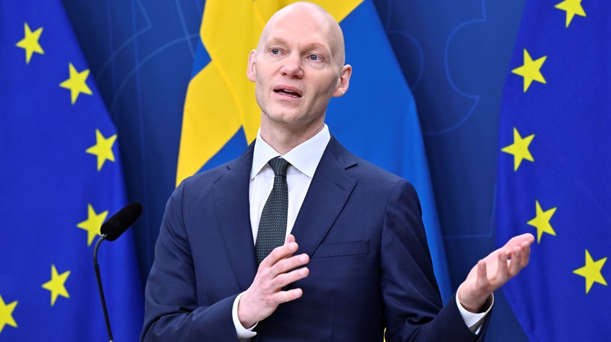 Ingen ordförande är kvar som var med när investeringsbesluten fattades, säger finansmarknadsminister Niklas Wykman (M) på en pressträff.