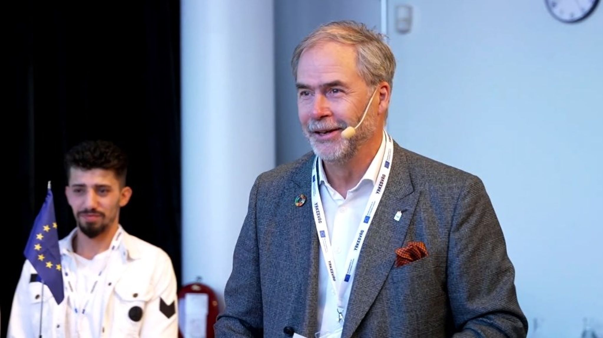 ”I en otålighet och en brådska – som vi också står bakom – så finns det en risk att vi tappar kunskap och närheten” argumenterar Georg Andrén.