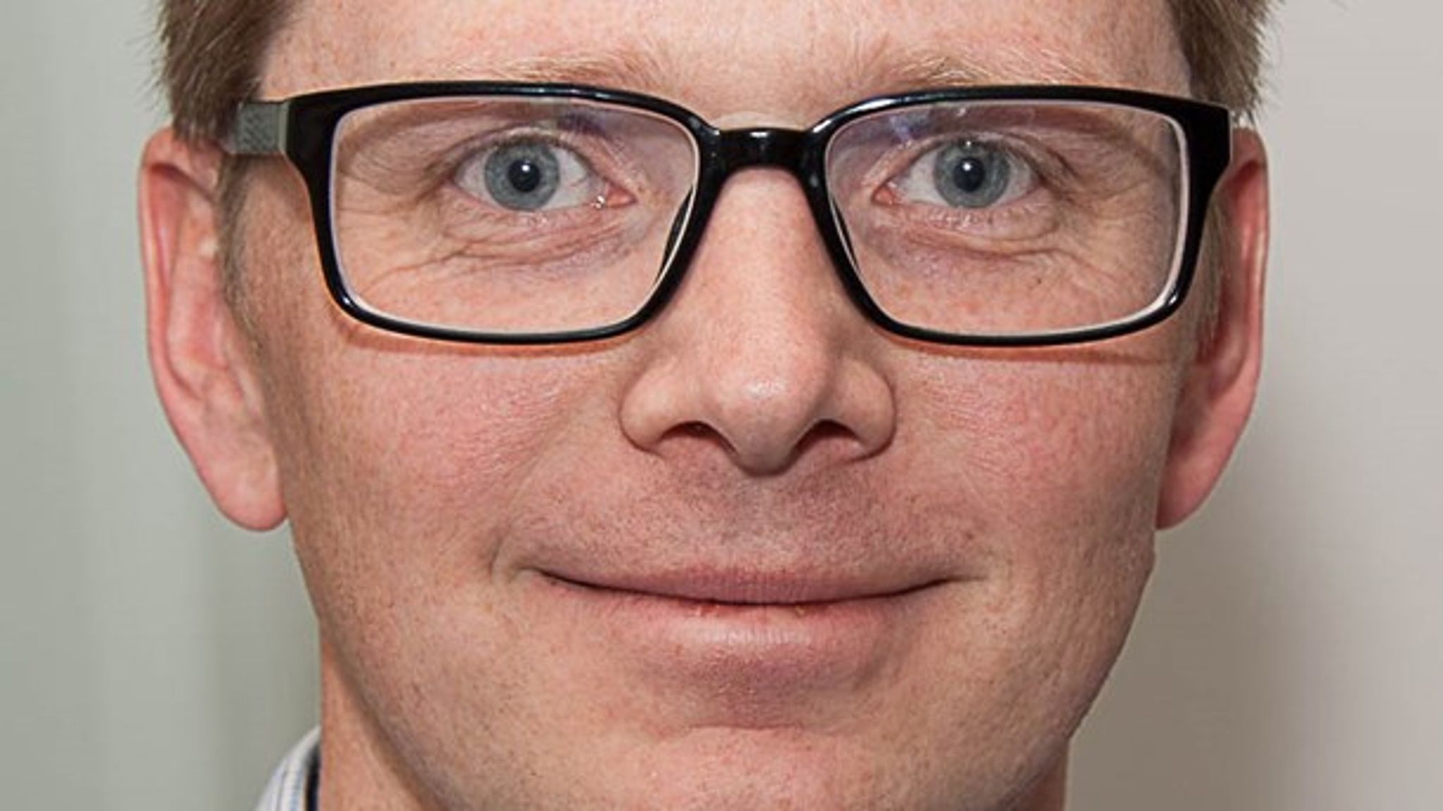 Andreas Mörck, utbildningspolitisk chef på Lärarnas riksförbund, anser att det behövs mer än bara stödmaterial från statens sida.