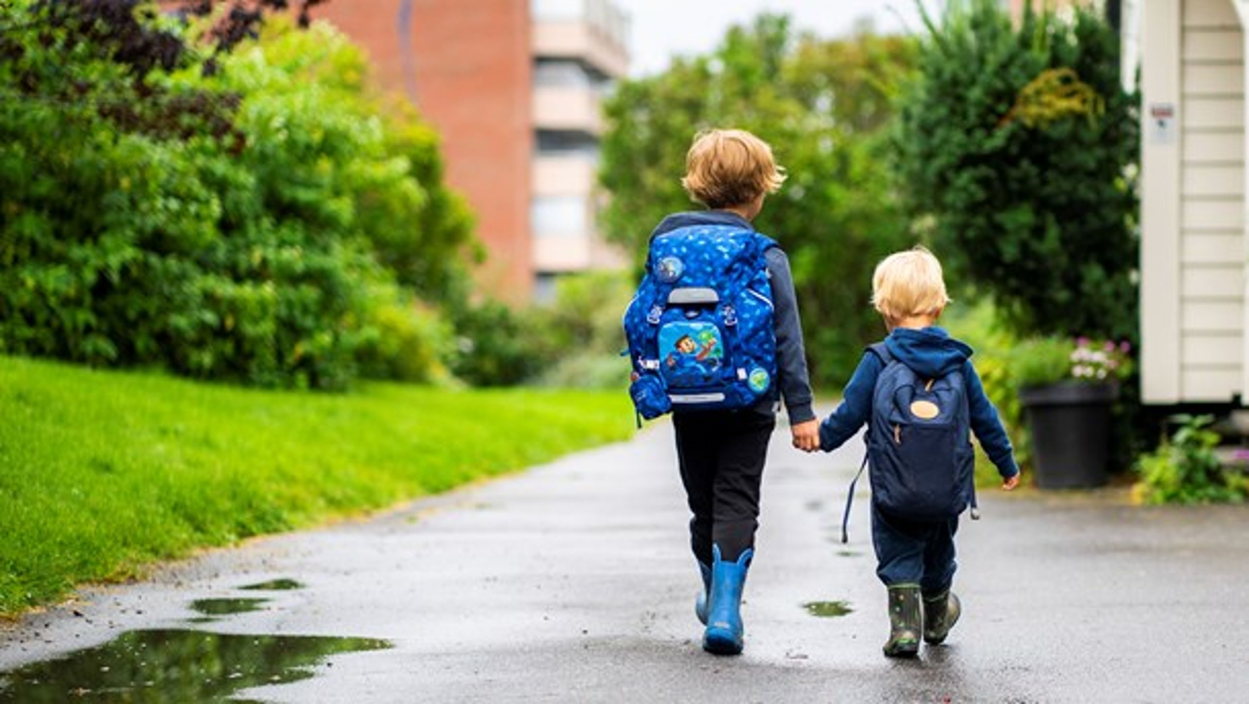 Hur liten skolan än blir i fjällområdet, kan den inte läggas ner eftersom det är orimligt för sexåringar att åka 24 mil per dag till skolan, skriver debattören.&nbsp;