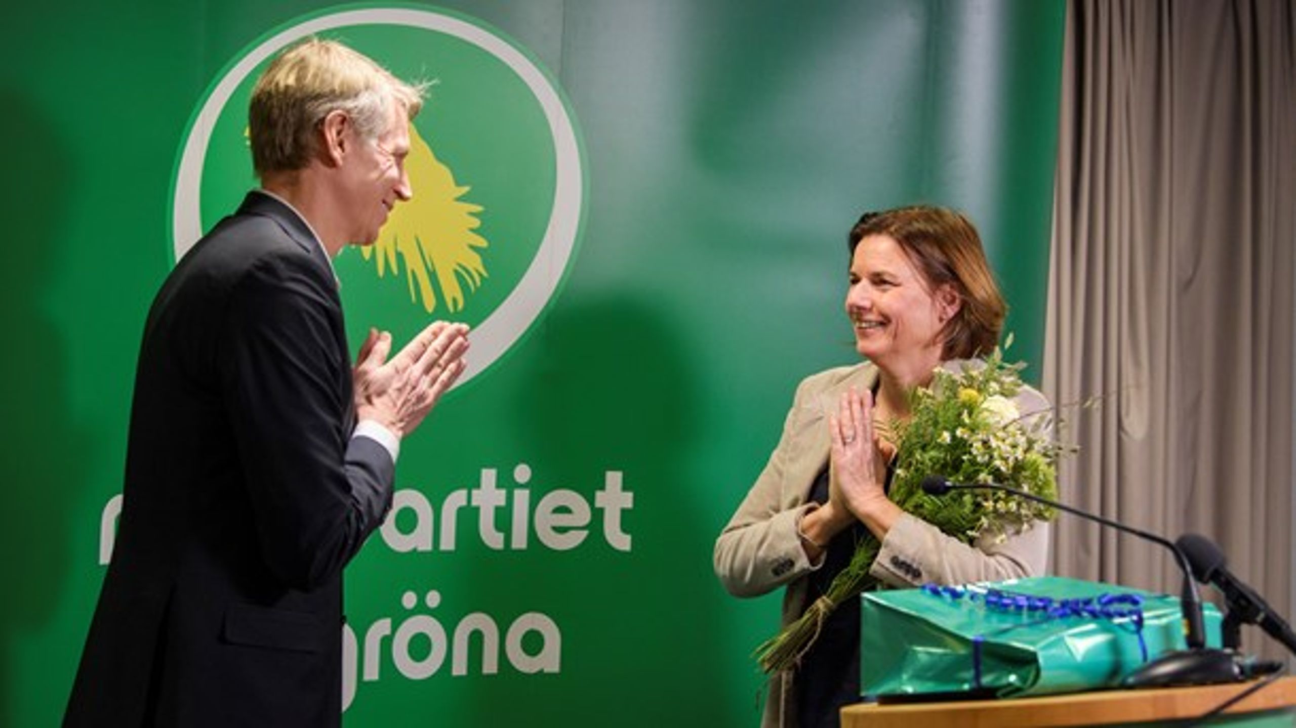 Hon har lämnat som språkrör och lämnar snart som miljö- och klimatminister. Ryktena säger att det är det manliga språkröret Per Bolund som blir ny chef på miljödepartementet efter Isabella Lövin.