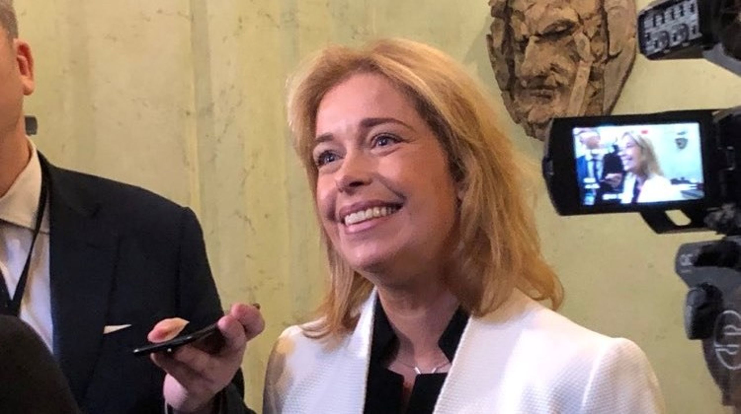 Annika Strandhäll beklagar miljardminskningen av anslaget till naturskydd i oppositionens budget som riksdagen har röstat igenom. "En oerhört märklig prioritering." säger hon till Altinget.