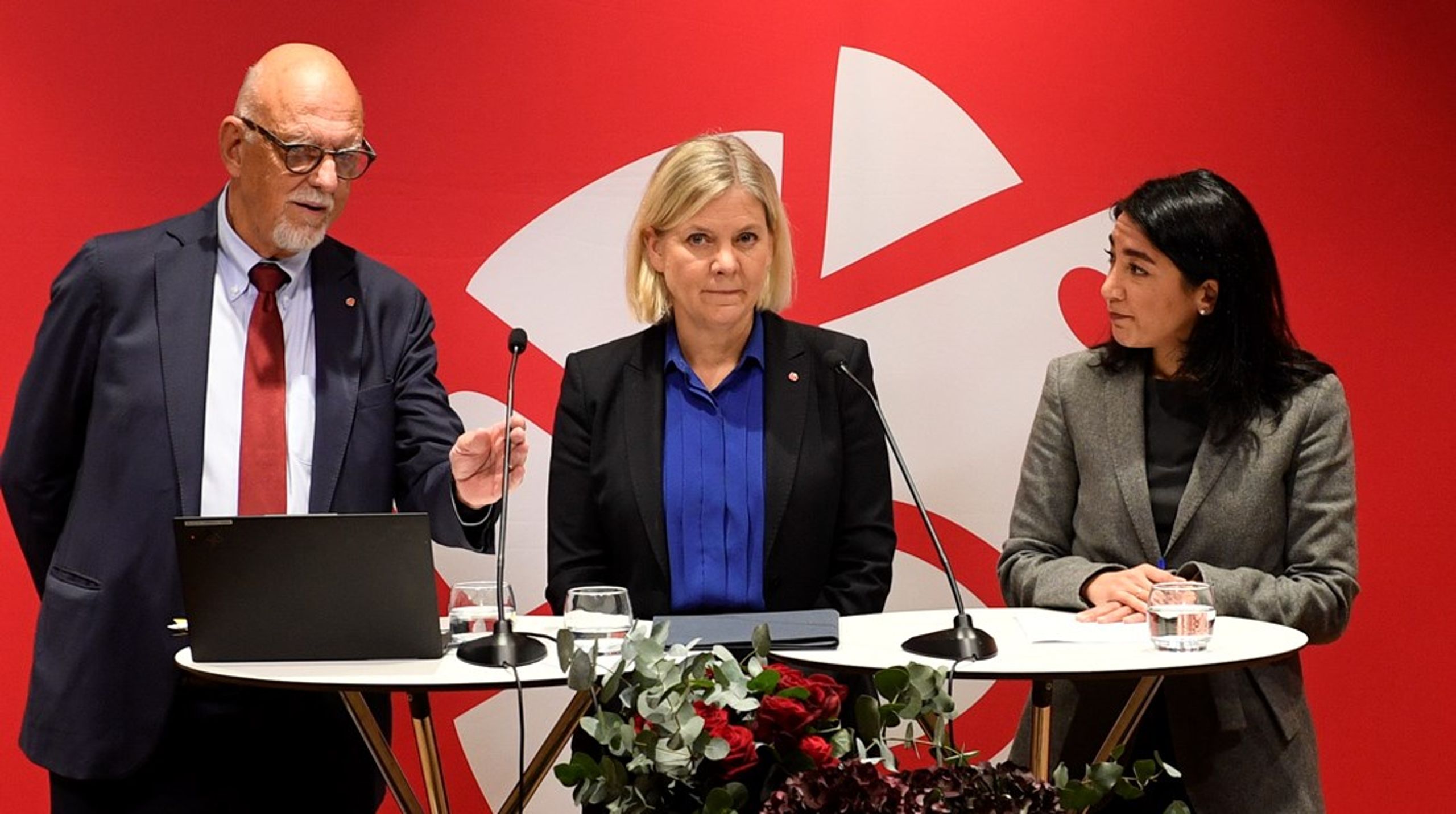 Magdalena Andersson, Hans Dalgren och Lawen Redar skickar förslag till nytt partiprogram på partiremiss. Preliminärt&nbsp;klubbas det på partikongressen i maj nästa år.